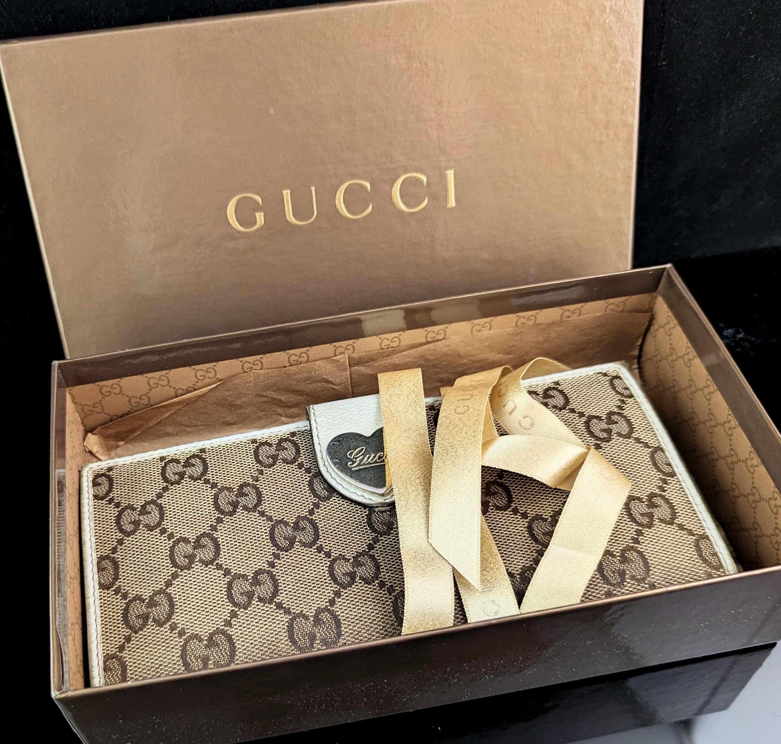 Vintage Gucci GG monogram ladies purse, boxed  In Fair Condition In NEWARK, GB