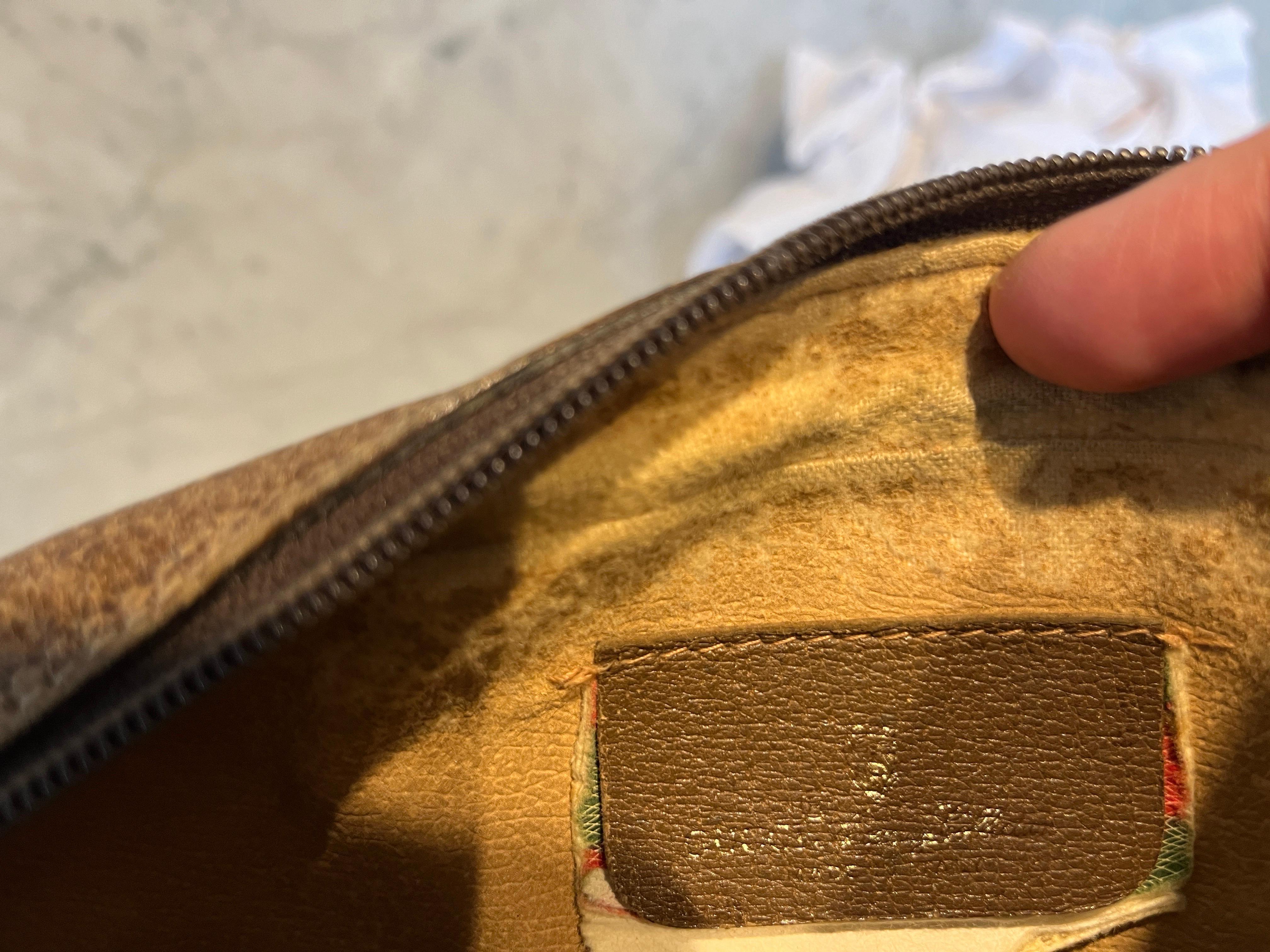 Vintage GUCCI GG PLUS Pouch Bag For Sale 6