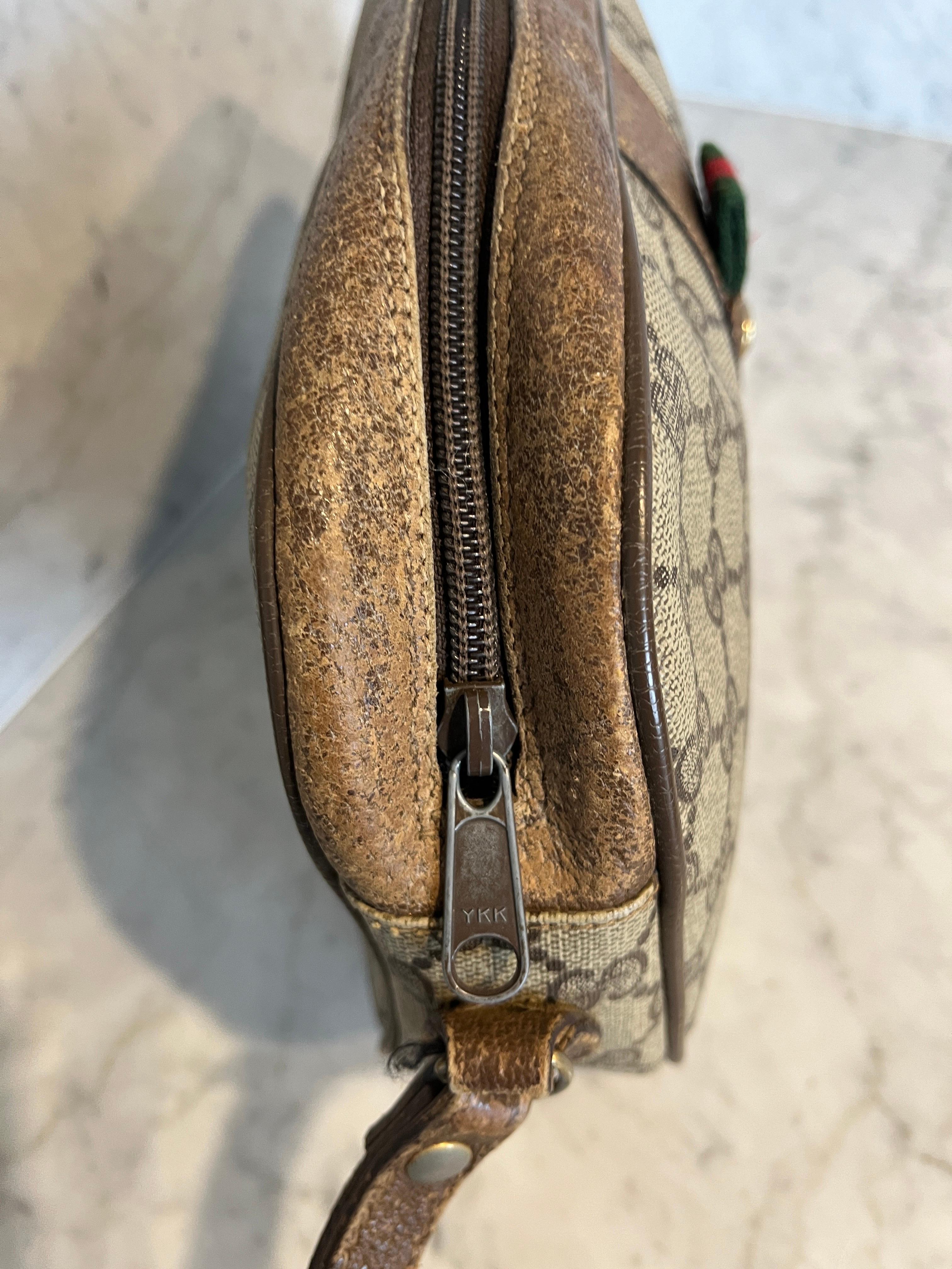 Vintage GUCCI GG PLUS Pouch Bag For Sale 7