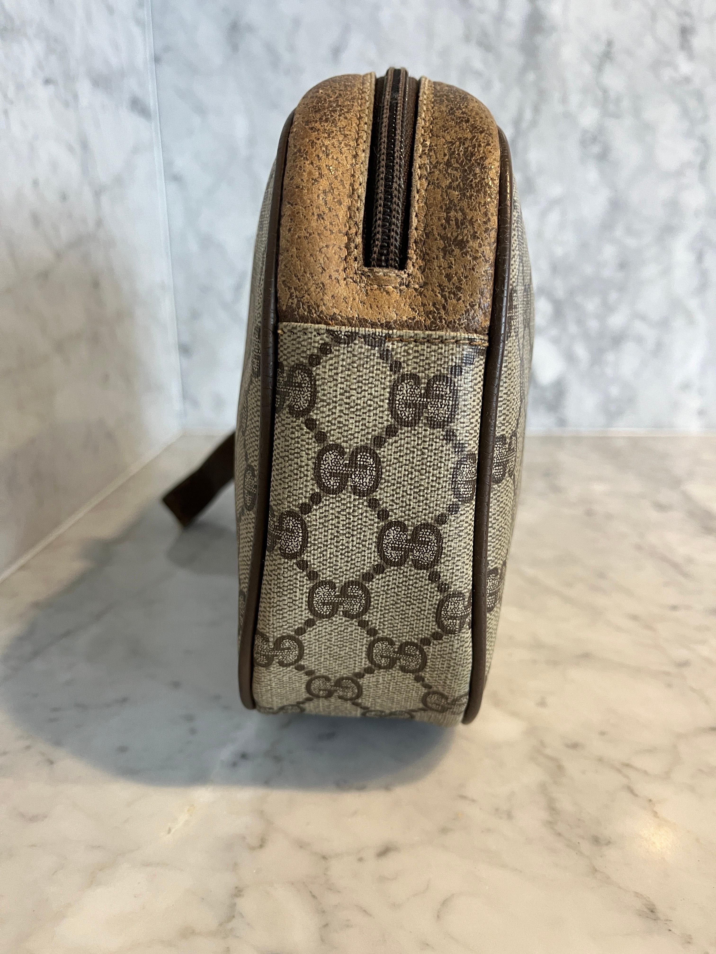 Vintage GUCCI GG PLUS Pouch Bag For Sale 1