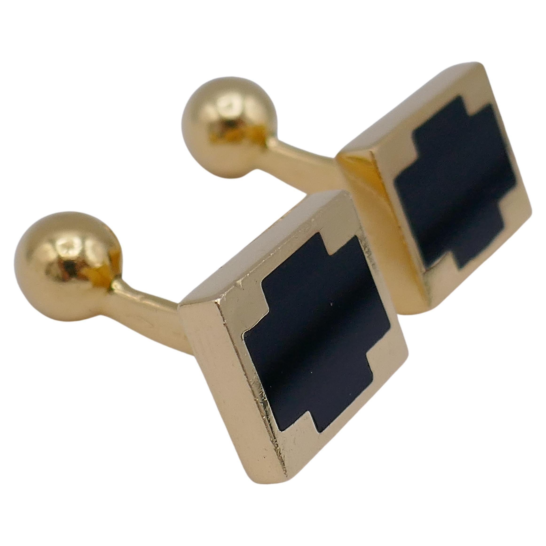 A great pair of vintage Gucci cufflinks, made of 18k gold, featuring onyx.
The onyx inlay designed as a squar'ish cross. The high-polished gold background makes the onyx pop.
These minimalist yet stylish cufflinks elevates your look and adds a touch