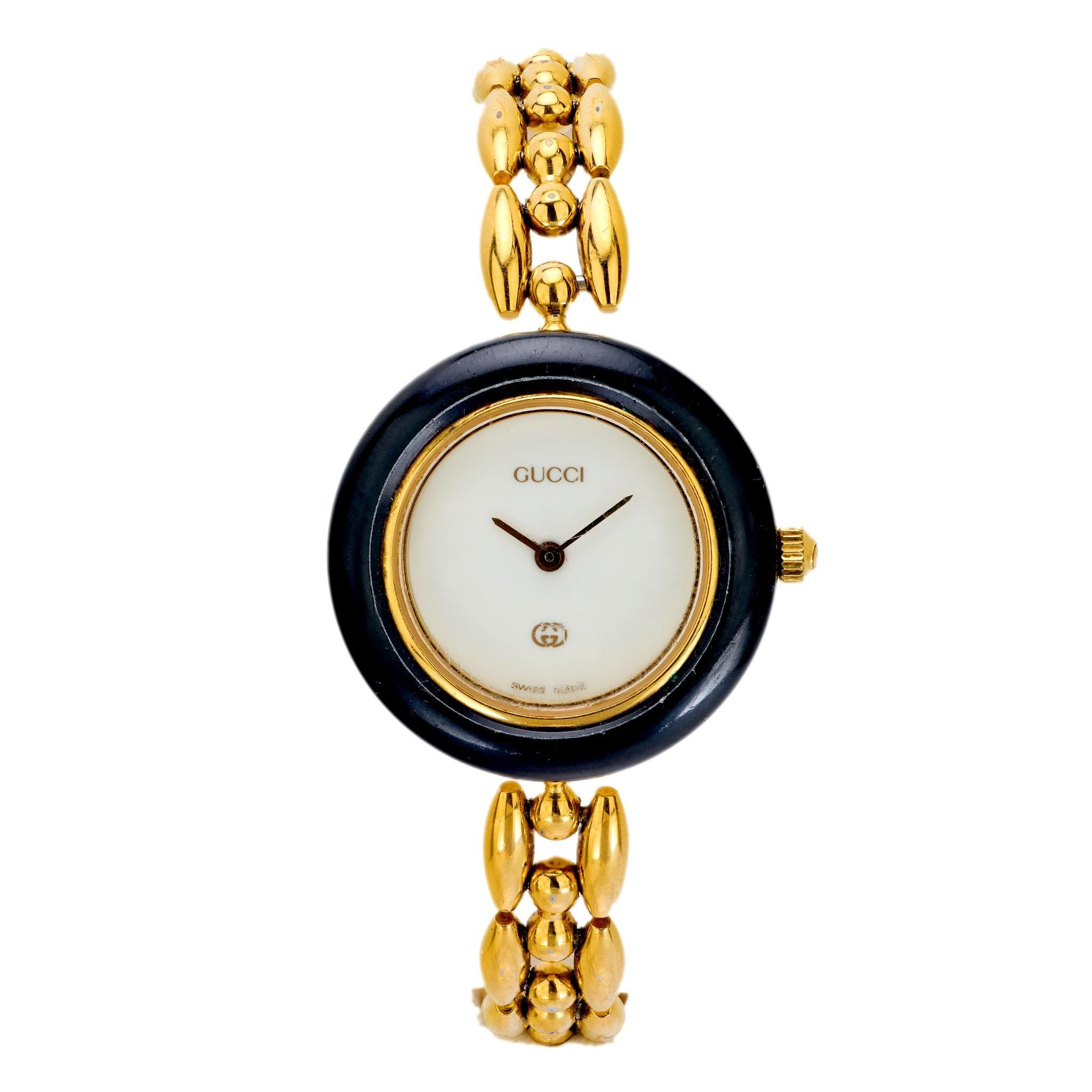 Vintage Gucci gold plated bezel quartz watch with box In Good Condition In Beverly Hills, CA
