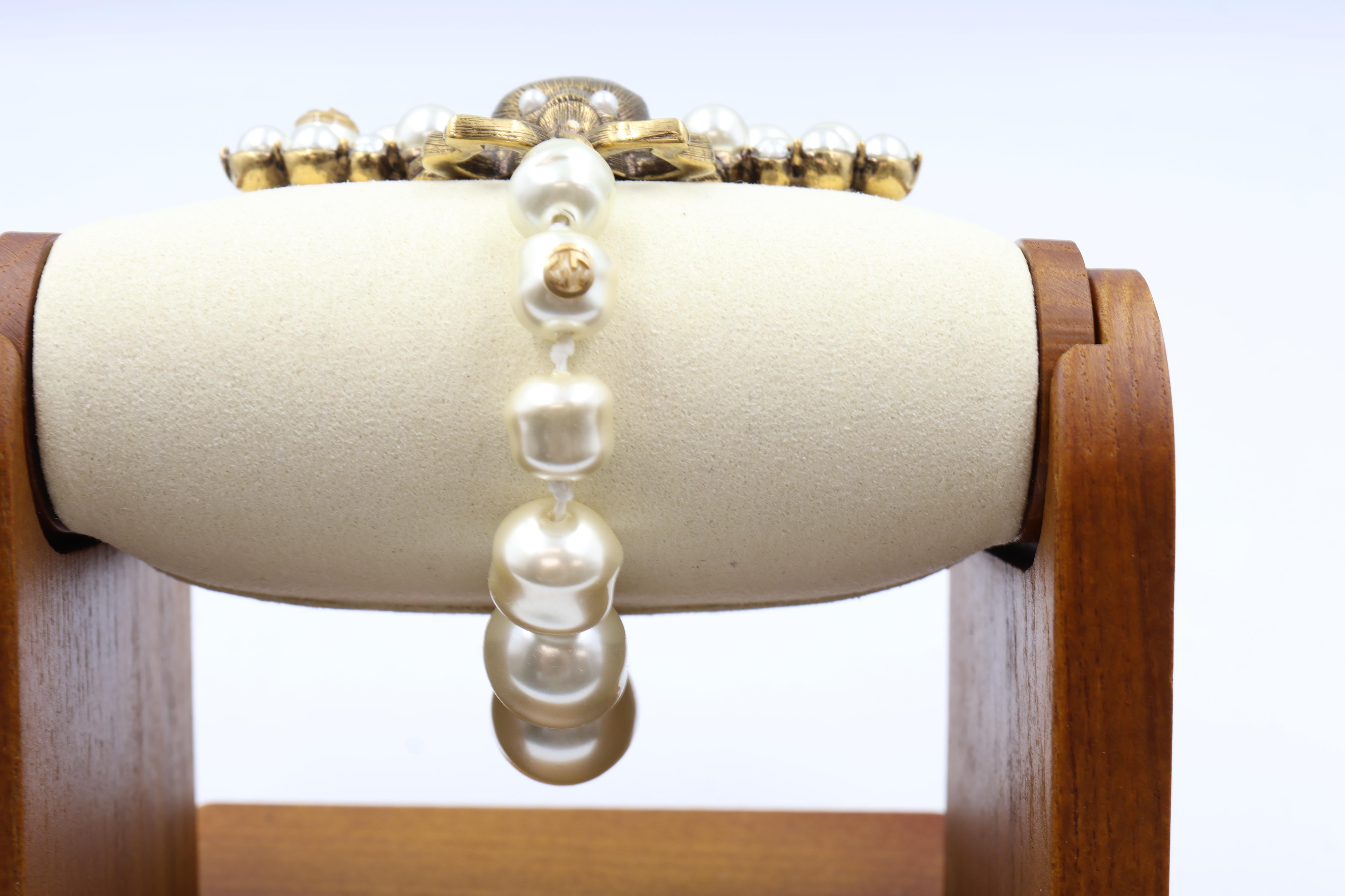 Women's or Men's Vintage GUCCI Goldtone Metal,  Glass, Faux Pearl And Crystal Bee Bracelet For Sale