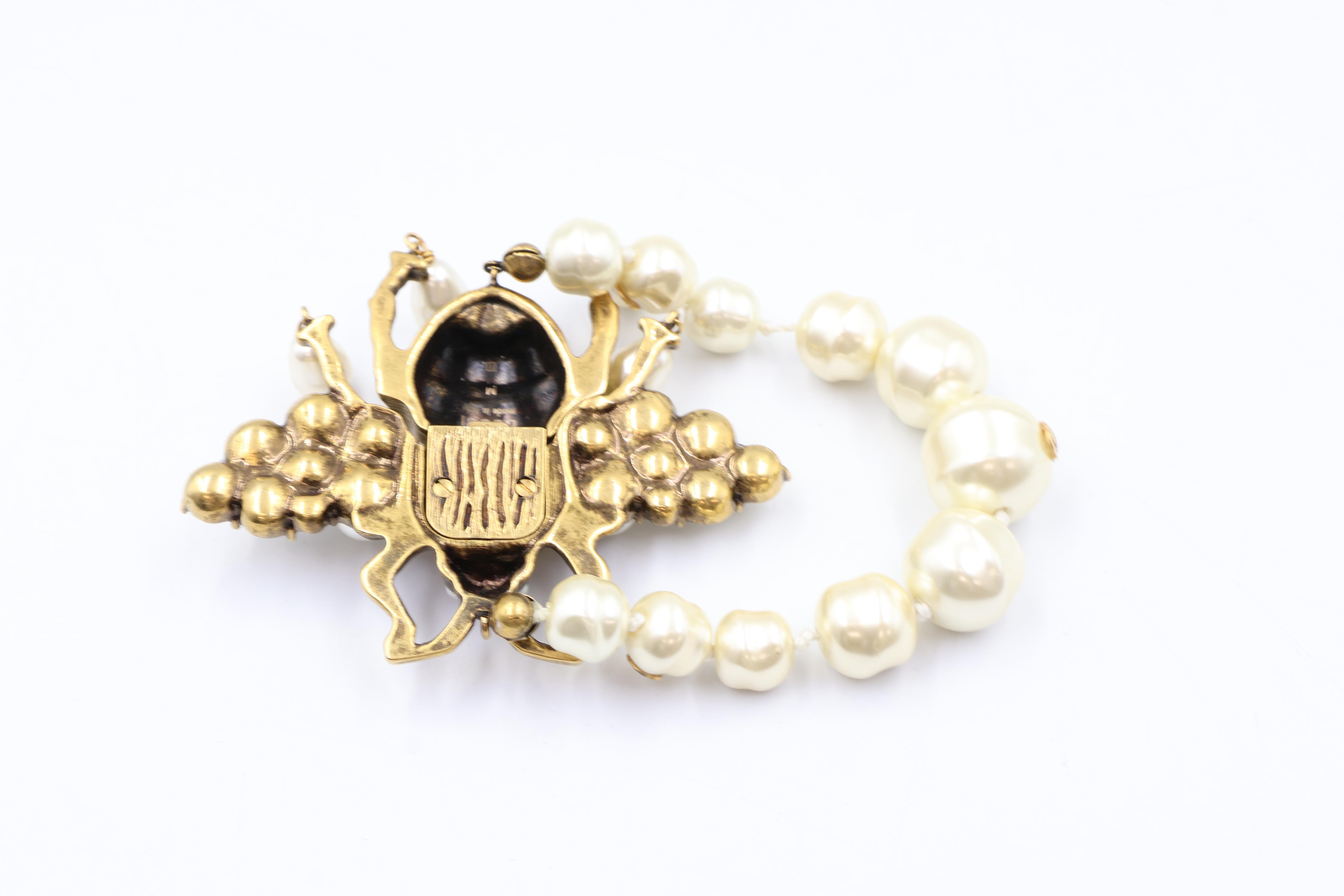 Vintage GUCCI Goldtone Metal,  Glass, Faux Pearl And Crystal Bee Bracelet For Sale 1