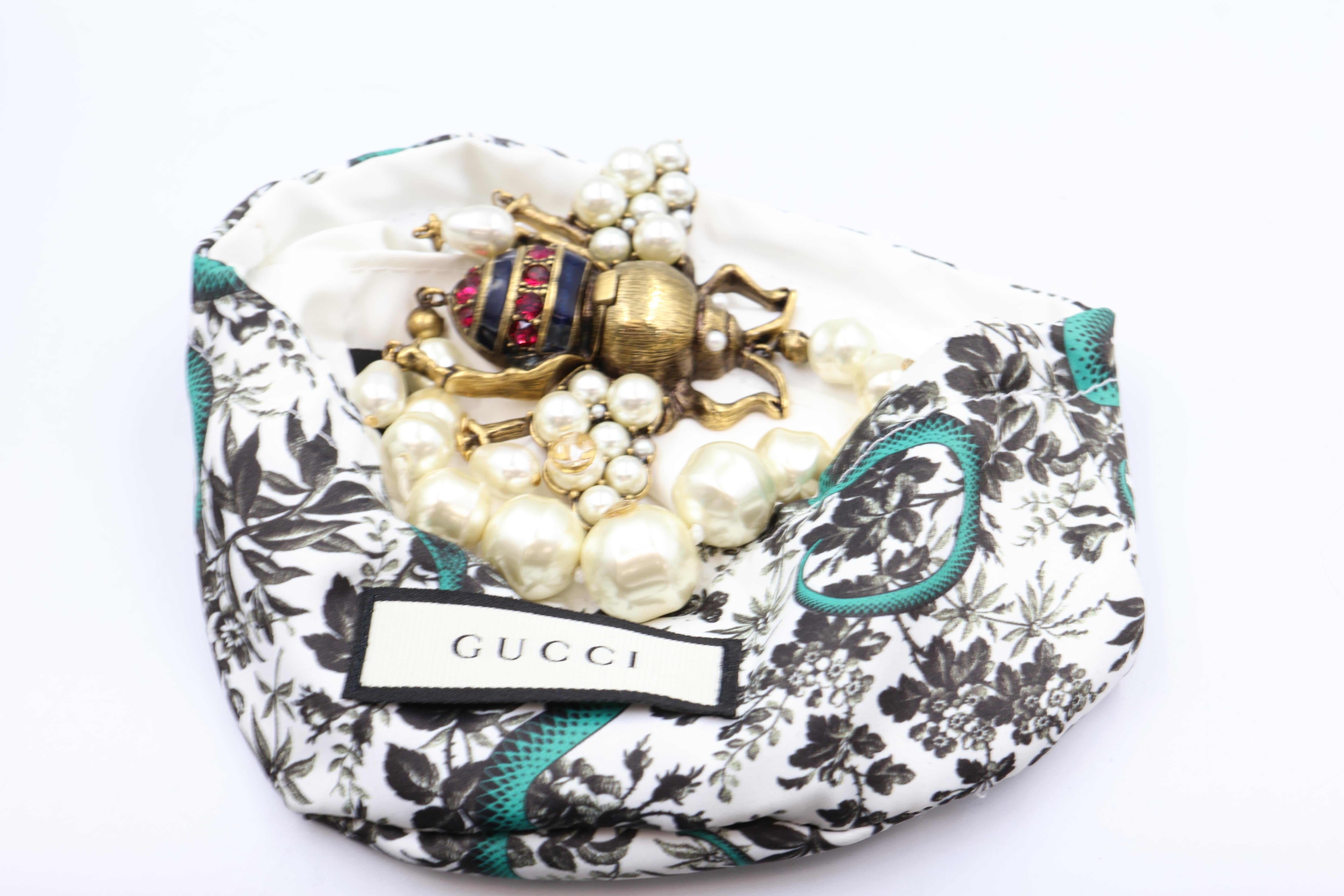 Vintage GUCCI Goldtone Metal,  Glass, Faux Pearl And Crystal Bee Bracelet For Sale 2