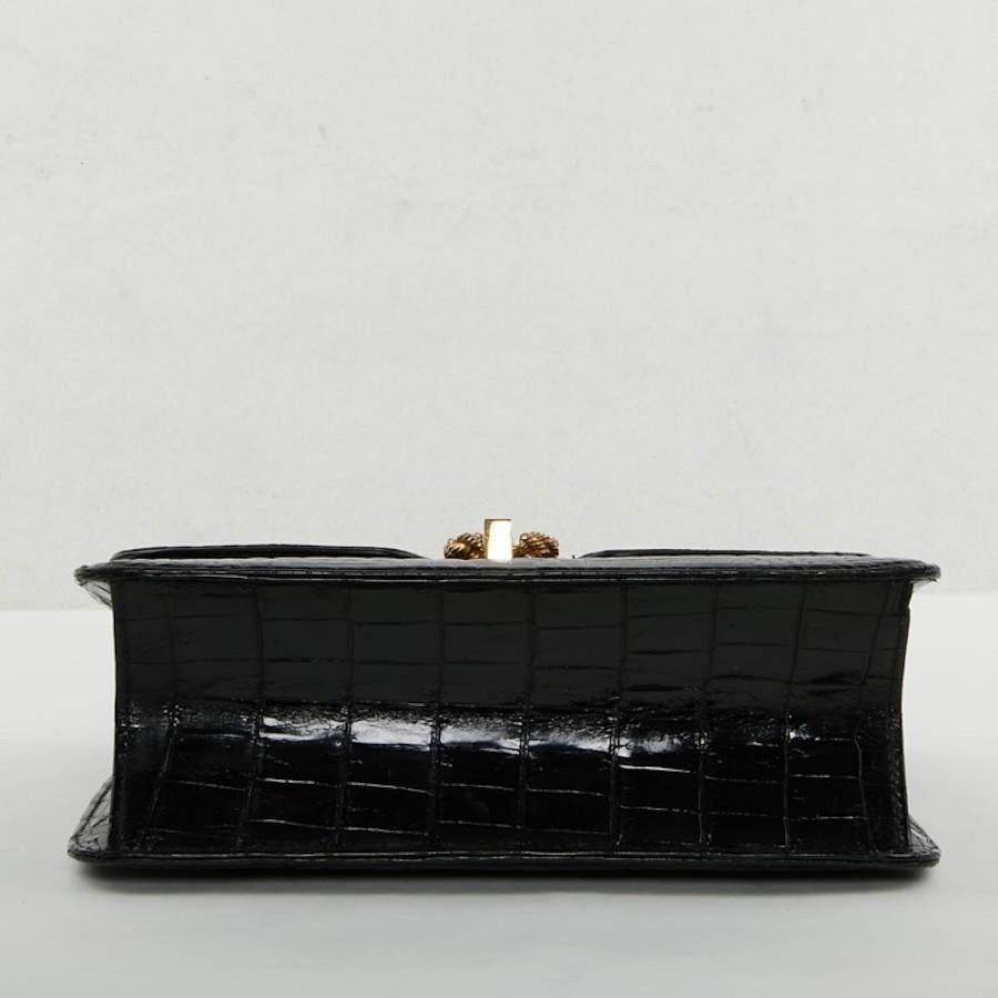 Women's or Men's Vintage GUCCI Handbag in Alligator  For Sale