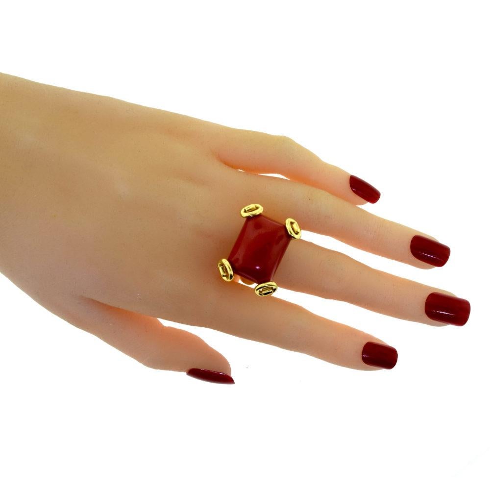 Vintage Gucci Horsebit Natural Red Coral Large Yellow Gold Ring In Good Condition In Miami, FL