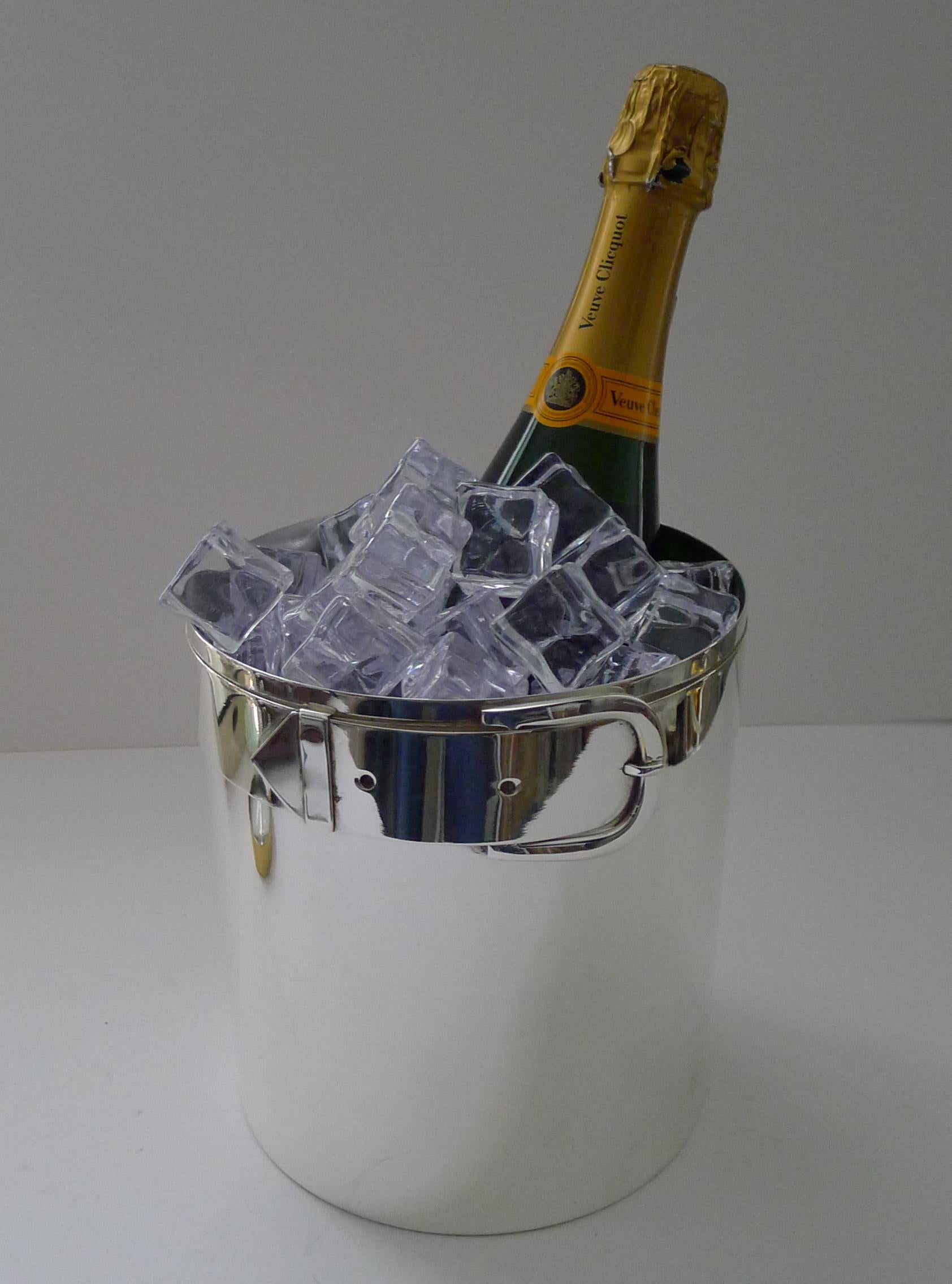 Mid-Century moderno Vintage Gucci, Italia - Raro dispenser per vino / secchiello per champagne - Cintura e fibbia in vendita
