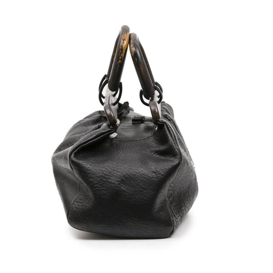 Beautiful GUCCI bag in black cow leather 
Condition: good
Made in Italy
Material : cowhide leather
Interior: monogrammed canvas
Color : black
Dimensions : 54 x 24 x 16 cm.
Serial number : 103...
Details: GUCCI bag in aged black cowhide and Vintage