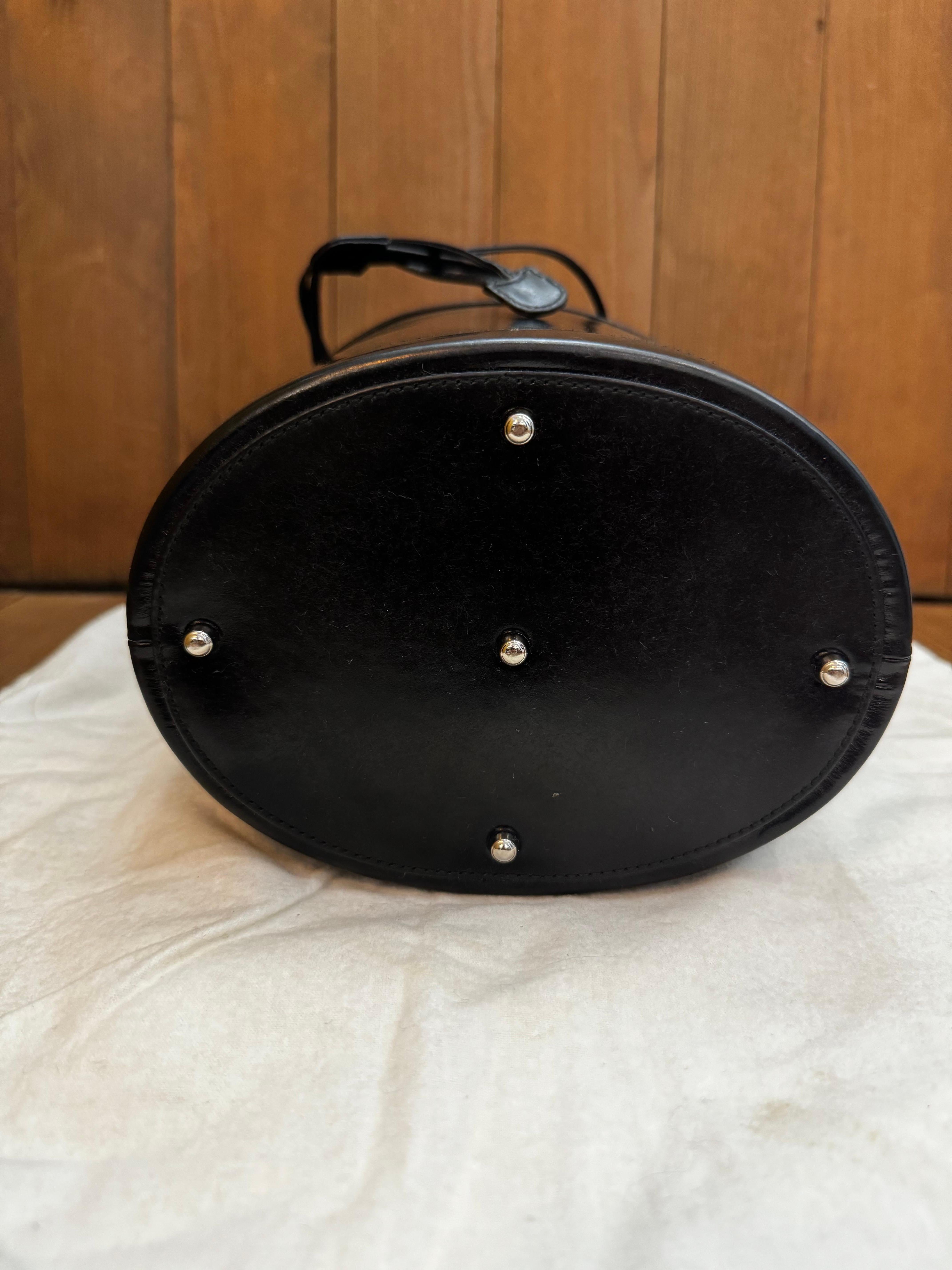 Vintage GUCCI Leather Bucket Shoulder Handbag Black en vente 5