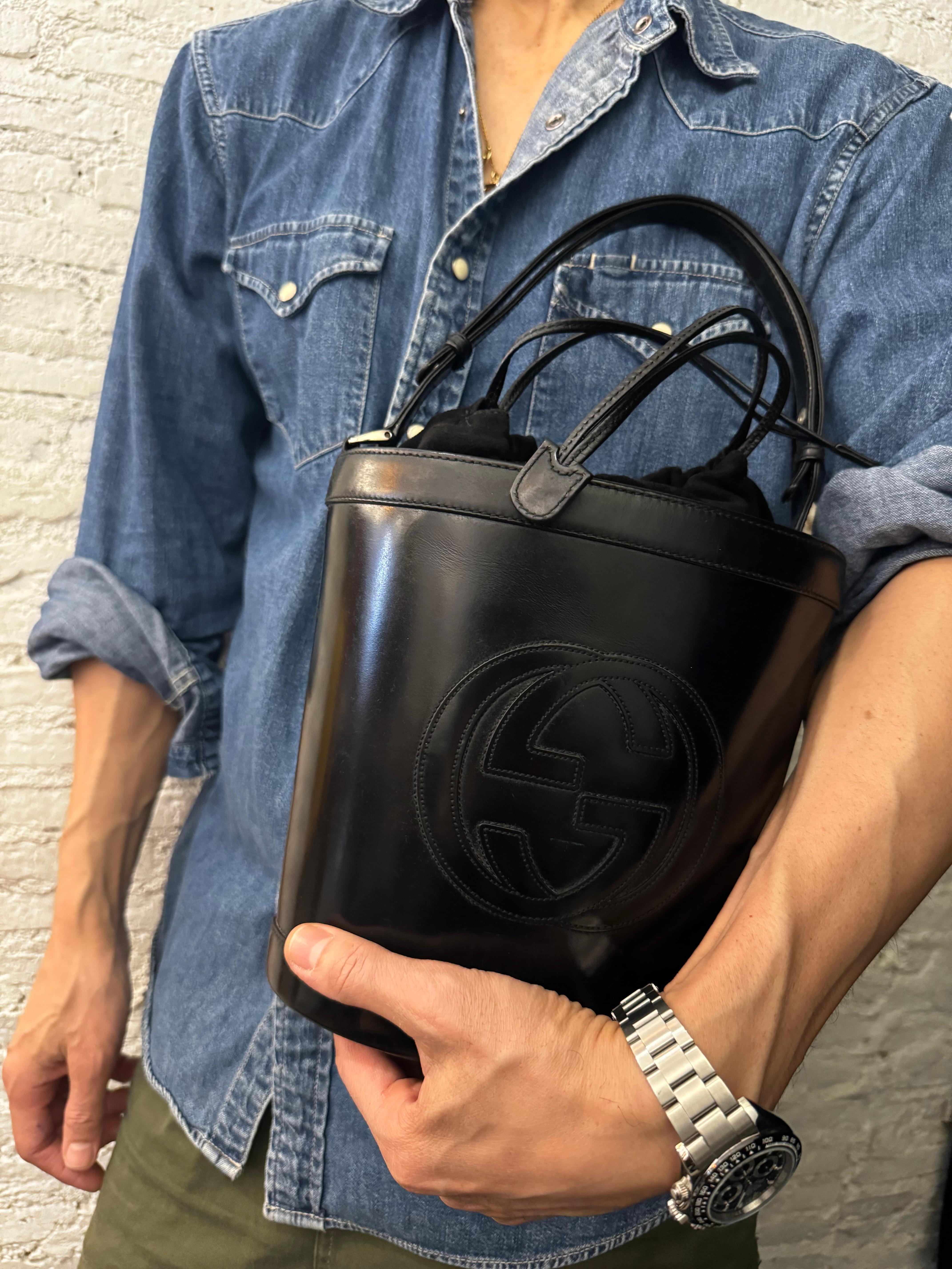 Women's or Men's Vintage GUCCI Leather Bucket Shoulder Handbag Black For Sale