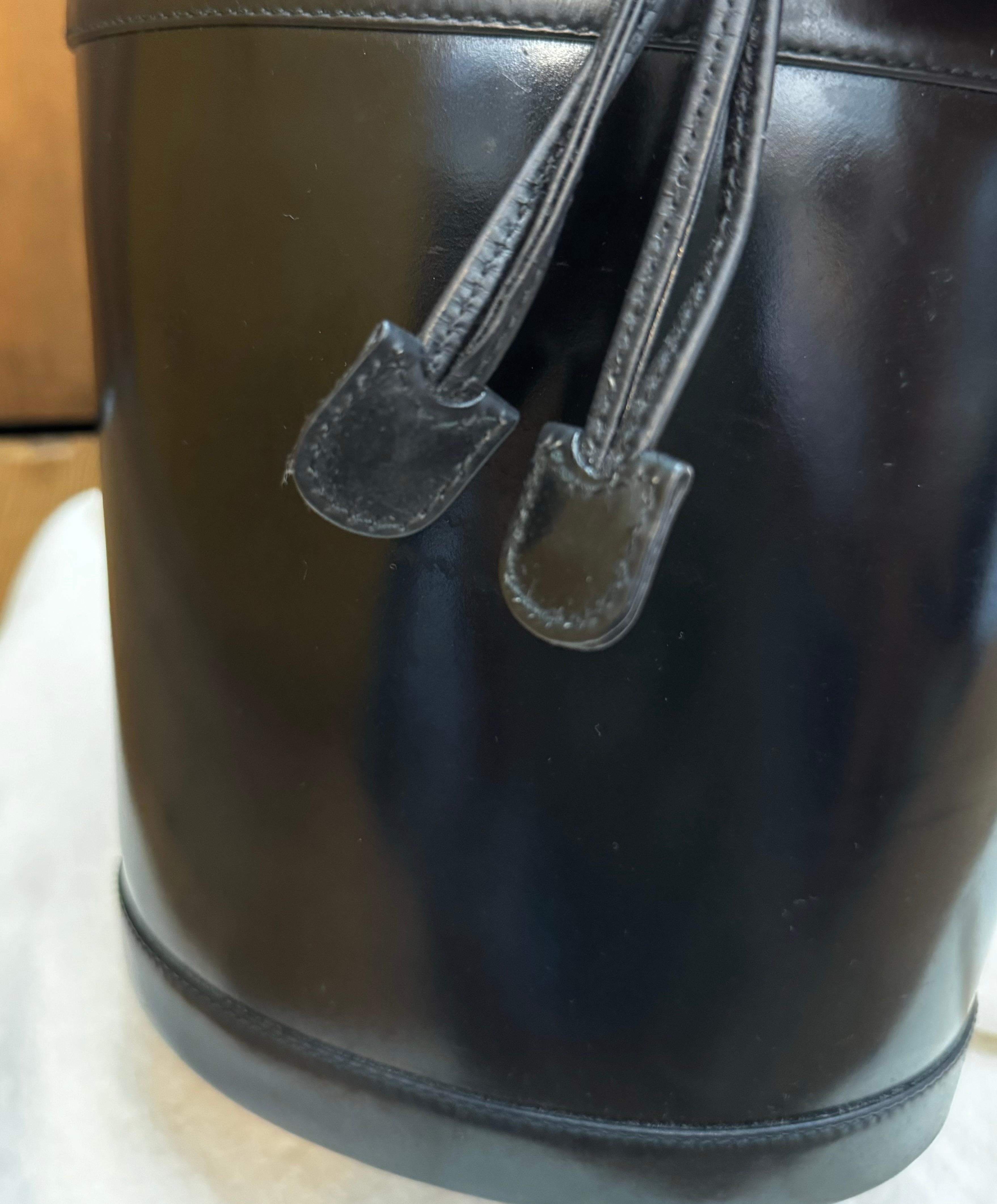 Vintage GUCCI Leather Bucket Shoulder Handbag Black en vente 8