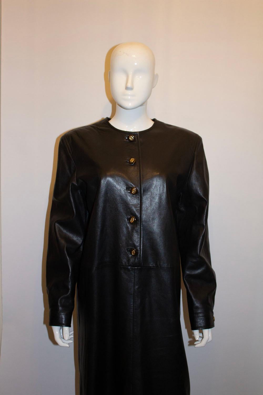 Noir Robe vintage Gucci en cuir en vente