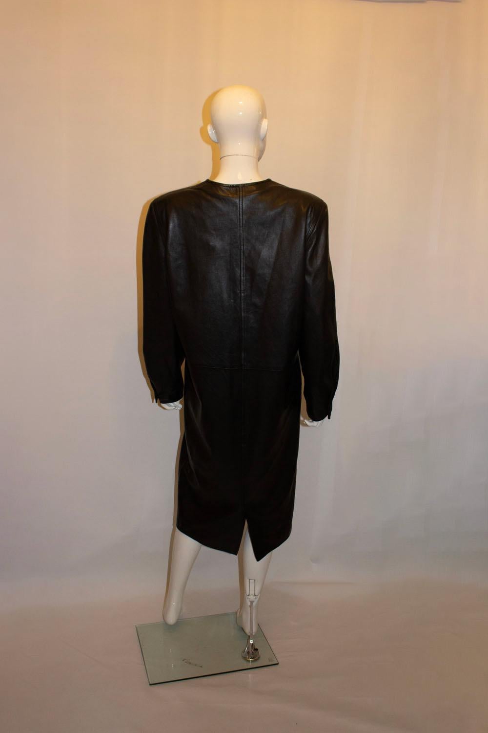 Robe vintage Gucci en cuir en vente 1