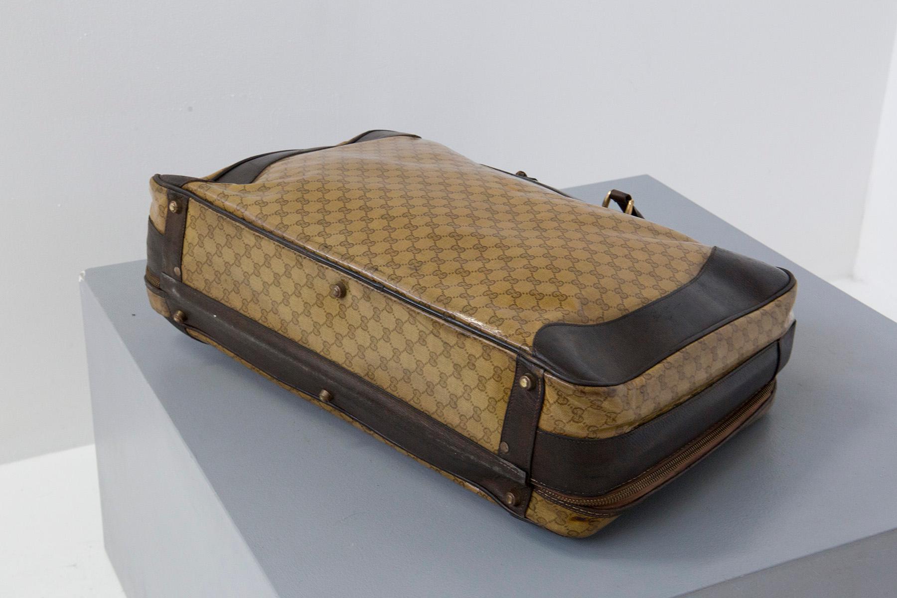 Gucci - Sac de voyage ou valise en cuir vintage en vente 3