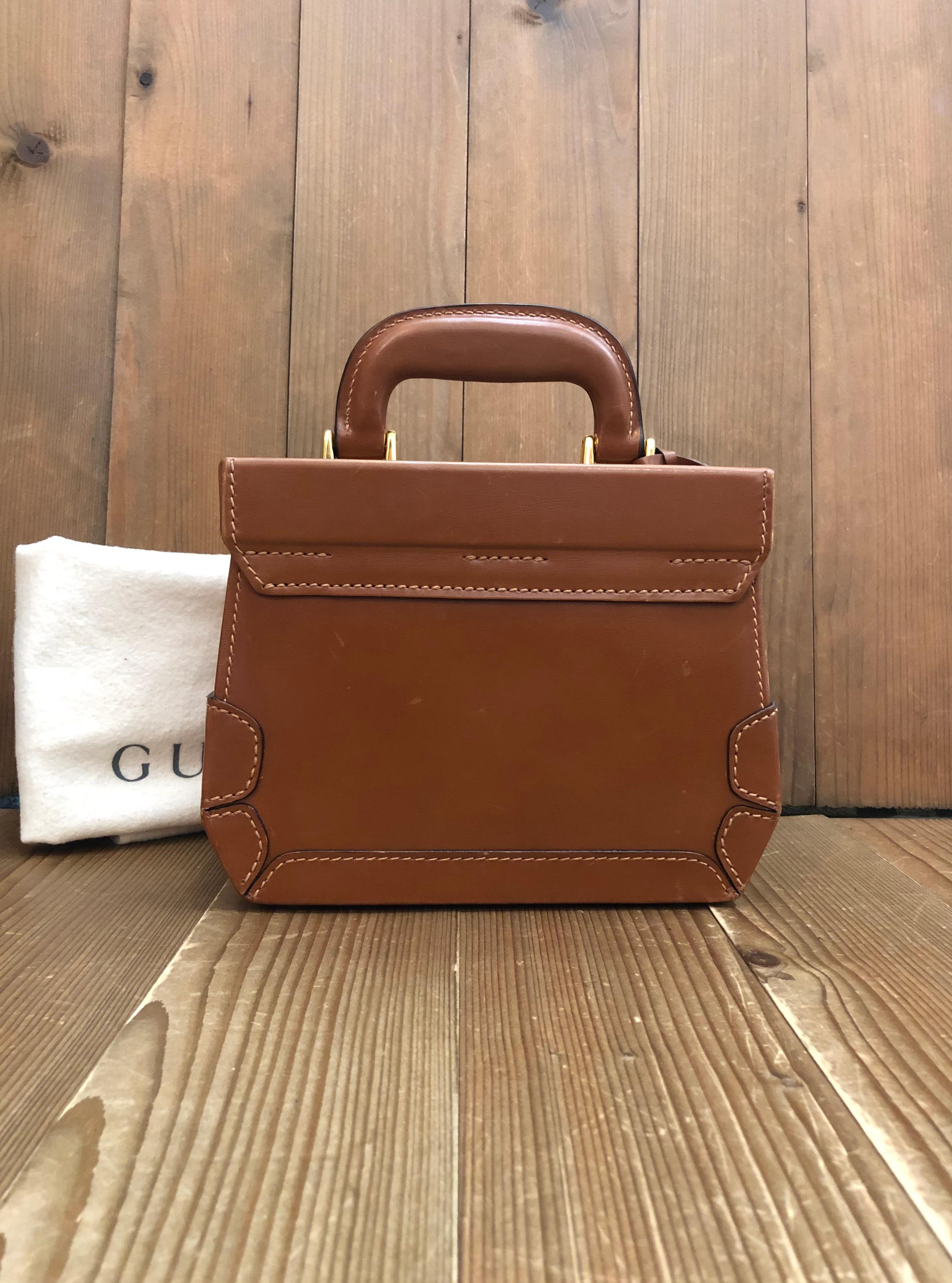 1990s Vintage GUCCI Leather Vanity Trunk Case Calfskin Brown  In Good Condition For Sale In Bangkok, TH