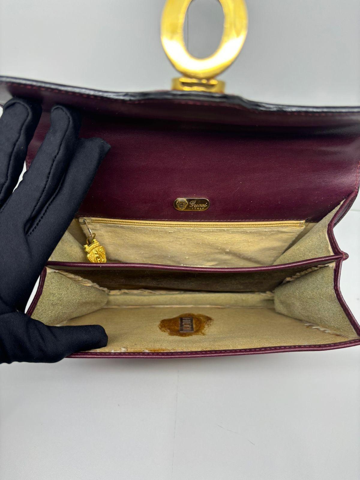 Beautiful vintage Gucci top handle bag in smooth box-like leather. Few scratches on the surface of the bag. Slight scuffing on the corners. Lining has peeled off and is in poor condition, using lining or bag organizer is recommended. GG turn-lock