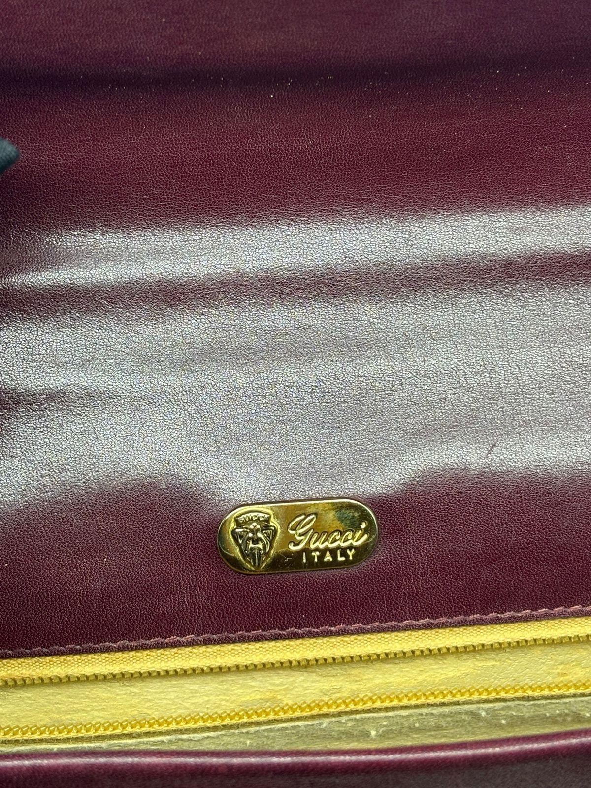 Vintage Gucci Maroon Smooth Leather Top Handle Turn-Lock Bag In Fair Condition For Sale In Jakarta, Daerah Khusus Ibukota Jakarta