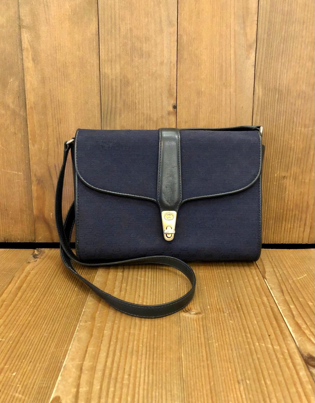 Vintage GUCCI Micro GG Jacquard 2 Way Clutch Shoulder Crossbody Bag Navy In Fair Condition In Bangkok, TH