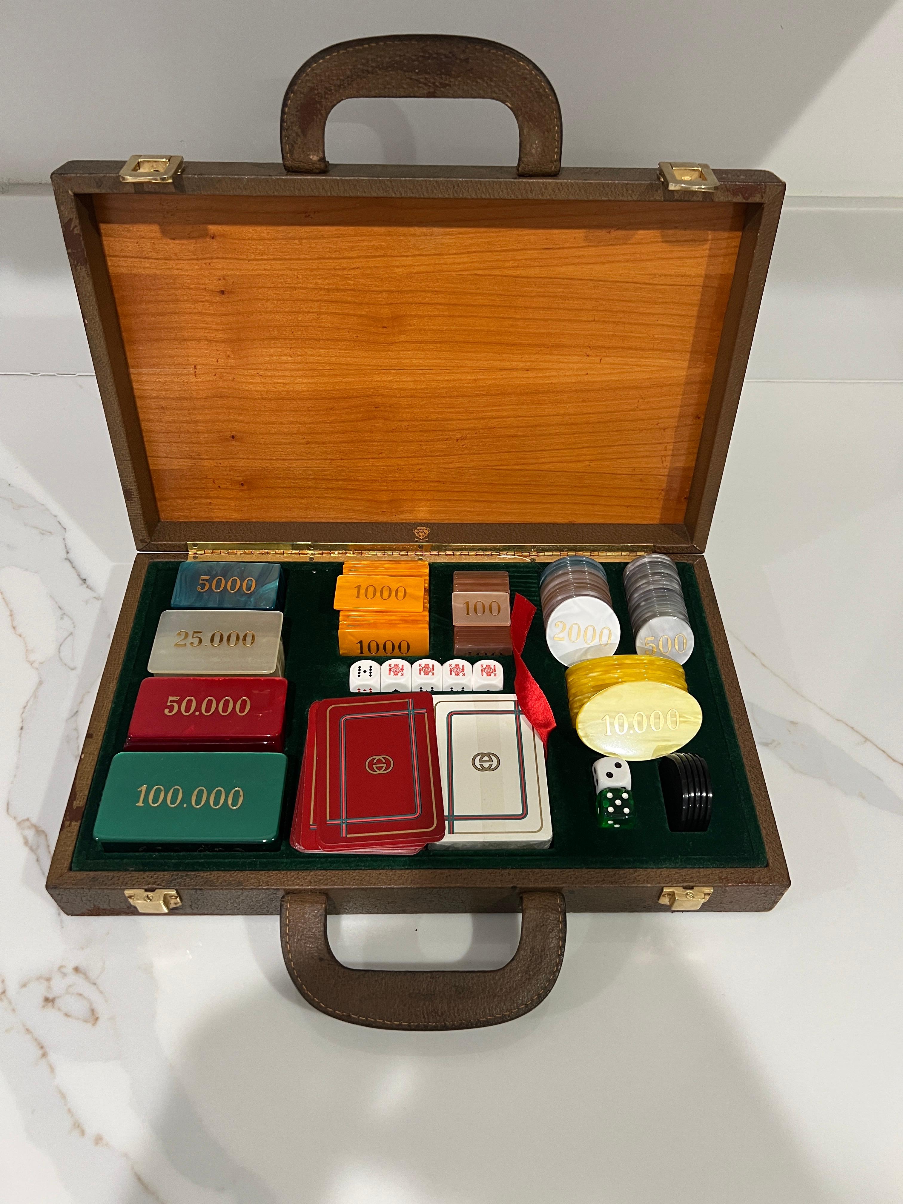 Set da poker/gioco d'azzardo con monogramma Gucci d'epoca e custodia originale - Italia, anni '80 ca. In condizioni buone in vendita a Tarzana, CA