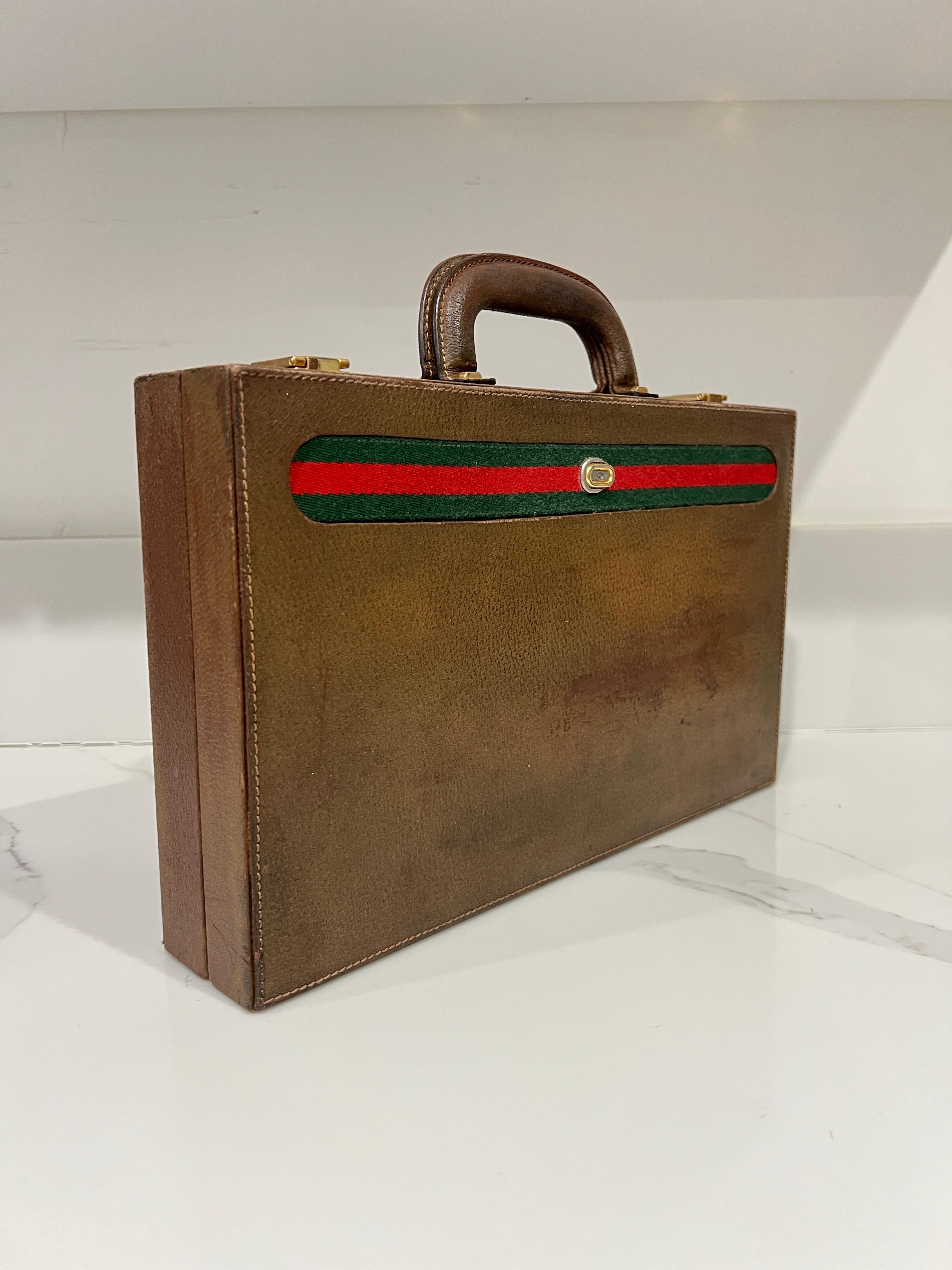 Set da poker/gioco d'azzardo con monogramma Gucci d'epoca e custodia originale - Italia, anni '80 ca. in vendita 1
