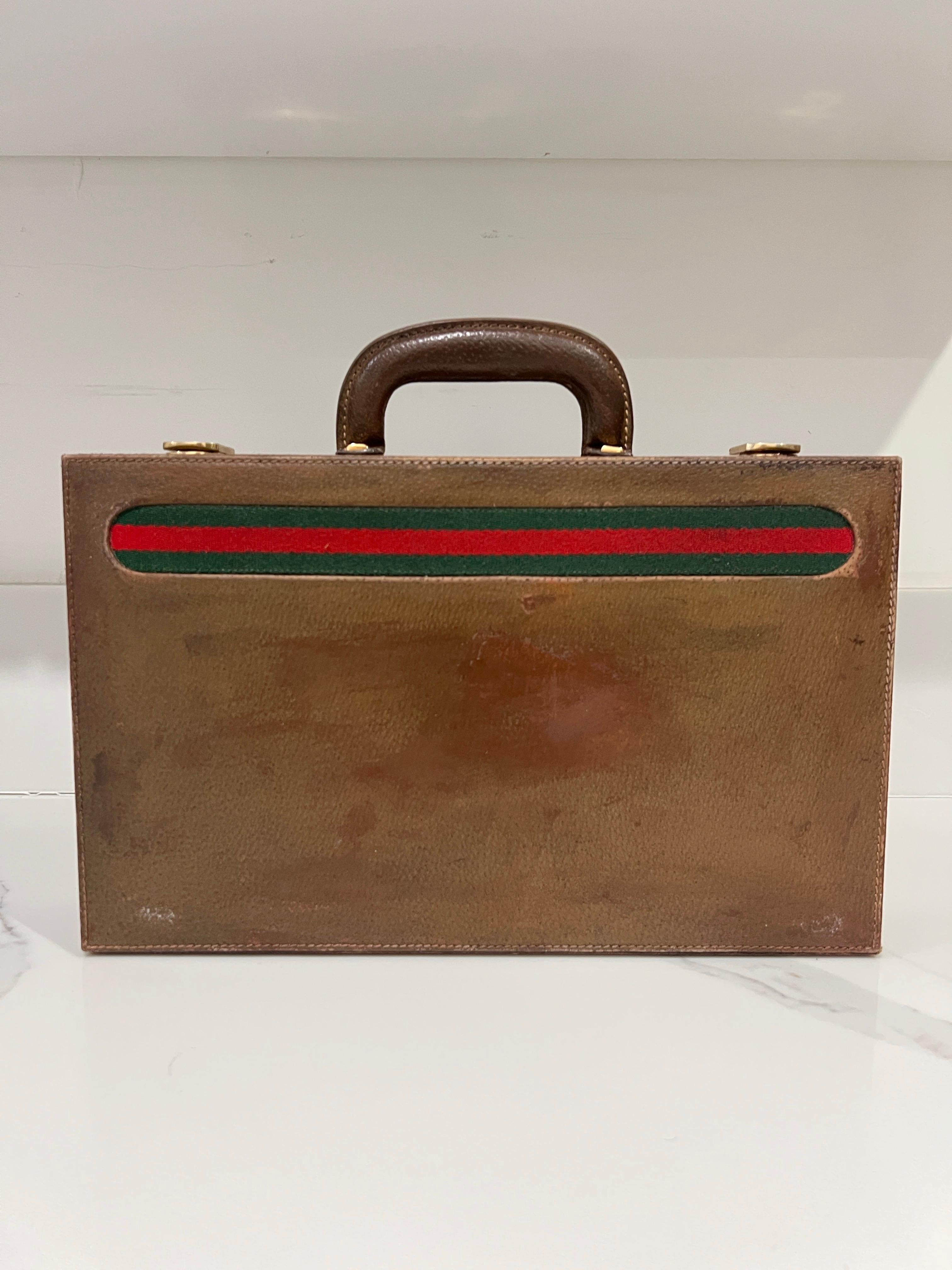 Set da poker/gioco d'azzardo con monogramma Gucci d'epoca e custodia originale - Italia, anni '80 ca. in vendita 3