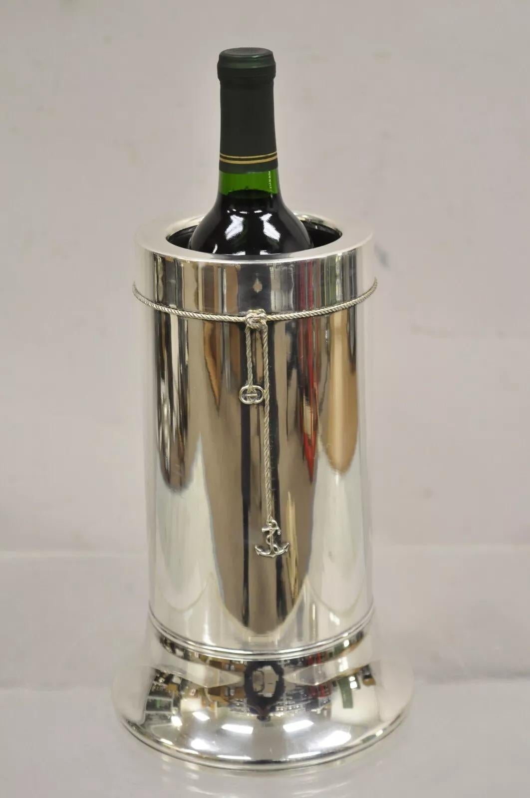 Très Rare Vintage Gucci Modern Nautical Ship Anchor Silver Plated Champagne Wine Chiller Ice Bucket. L'article est estampillé 