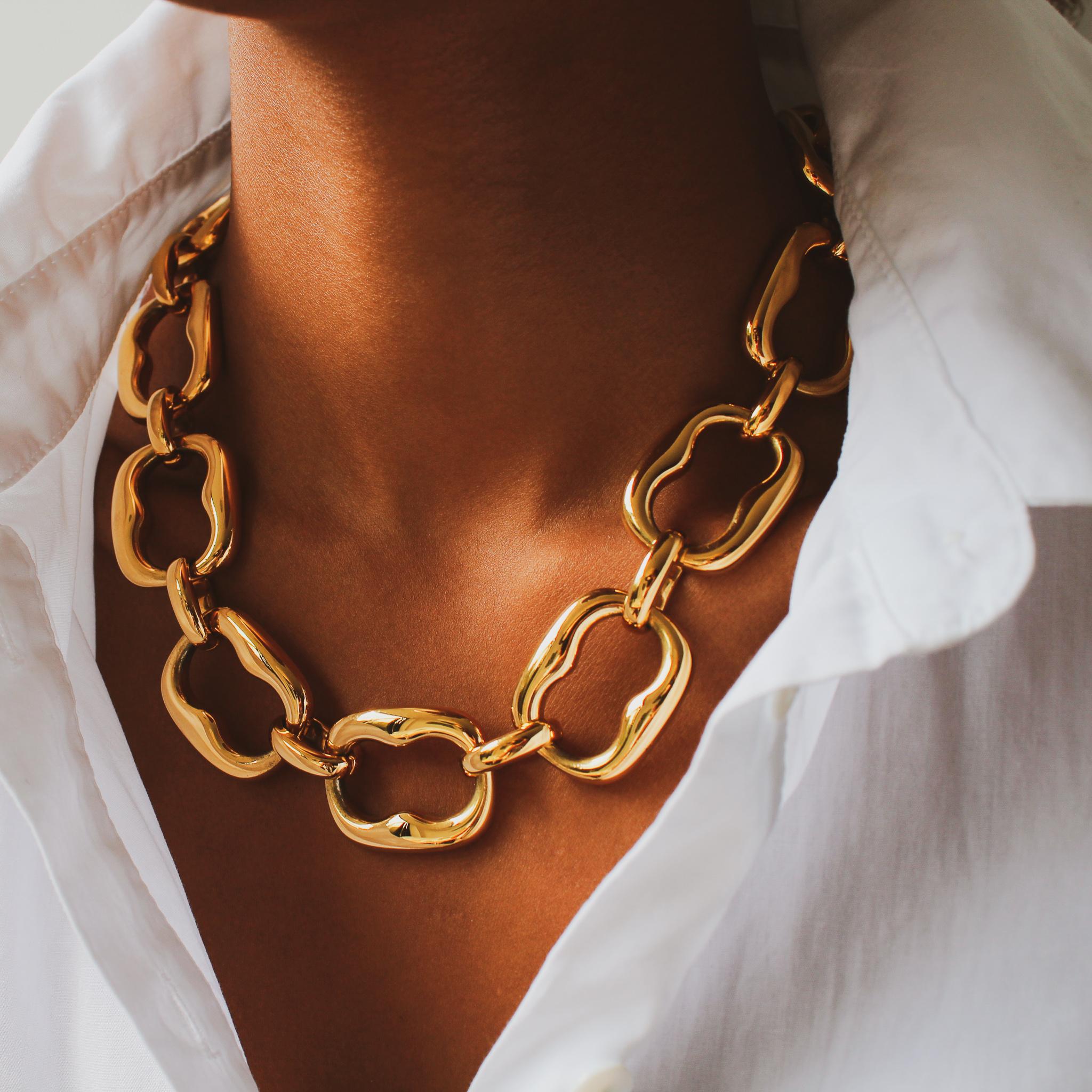 Vintage Gucci Necklace 1990s - 1992 Collection

Incredible and rare chunky link necklace from the legendary House of Gucci.  This amazing piece comprises of chunky oversized chain links crafted from high quality gold plated metal. Made in Italy for