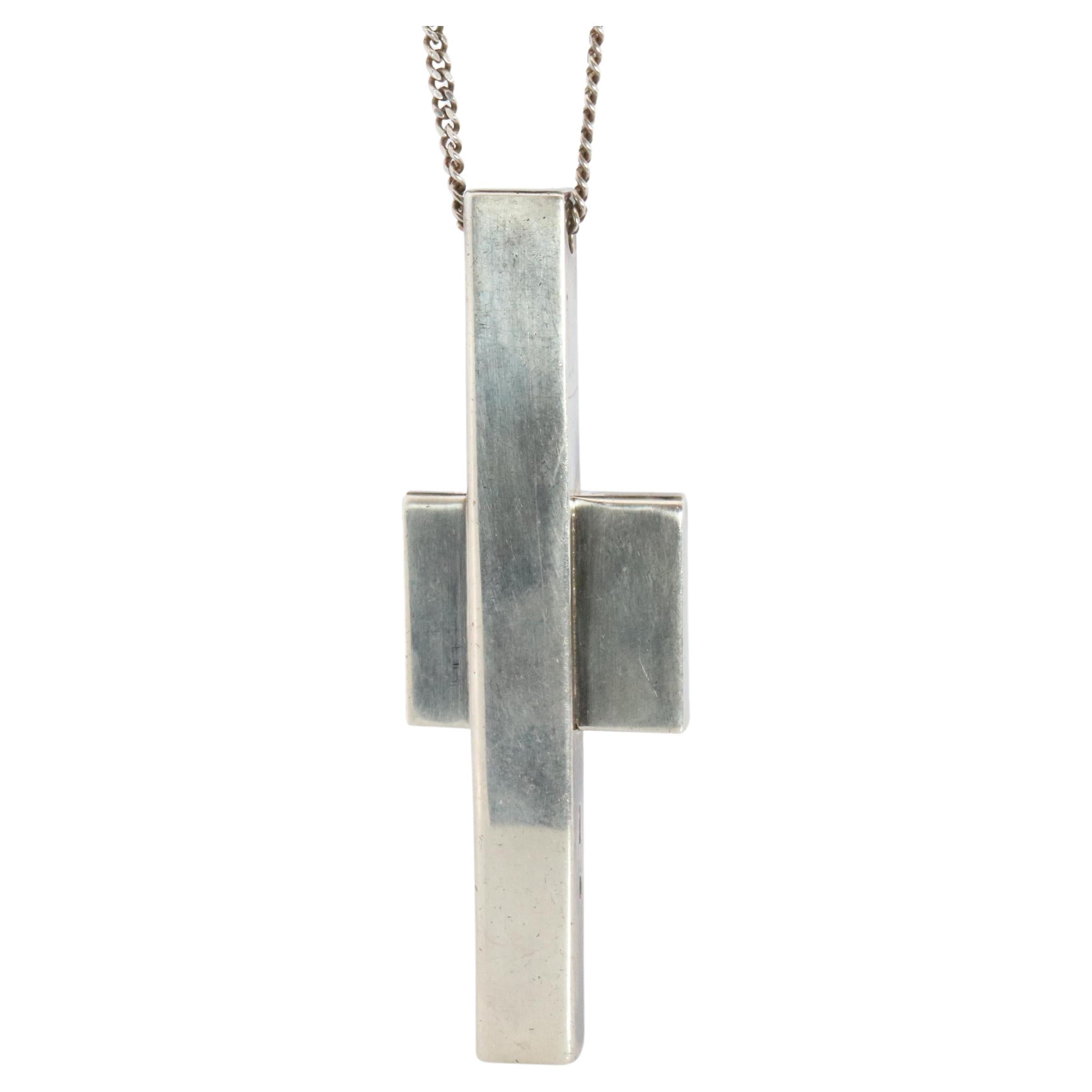 Vintage GUCCI Necklace. Geometric Cross Gucci Logo Sterling Silver Pendant in vendita