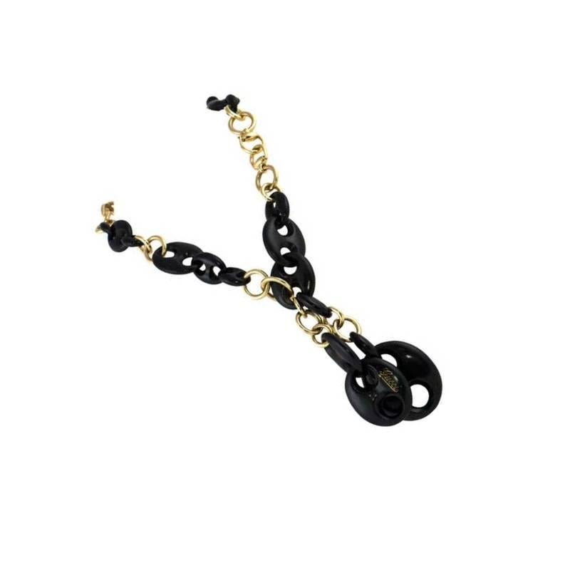 This stunning vintage Gucci necklace is a true testament to the brand’s exceptional craftsmanship, featuring a striking combination of 18k yellow gold and signature wood links. The wood links are uniquely shaped in the iconic Gucci style, adding a