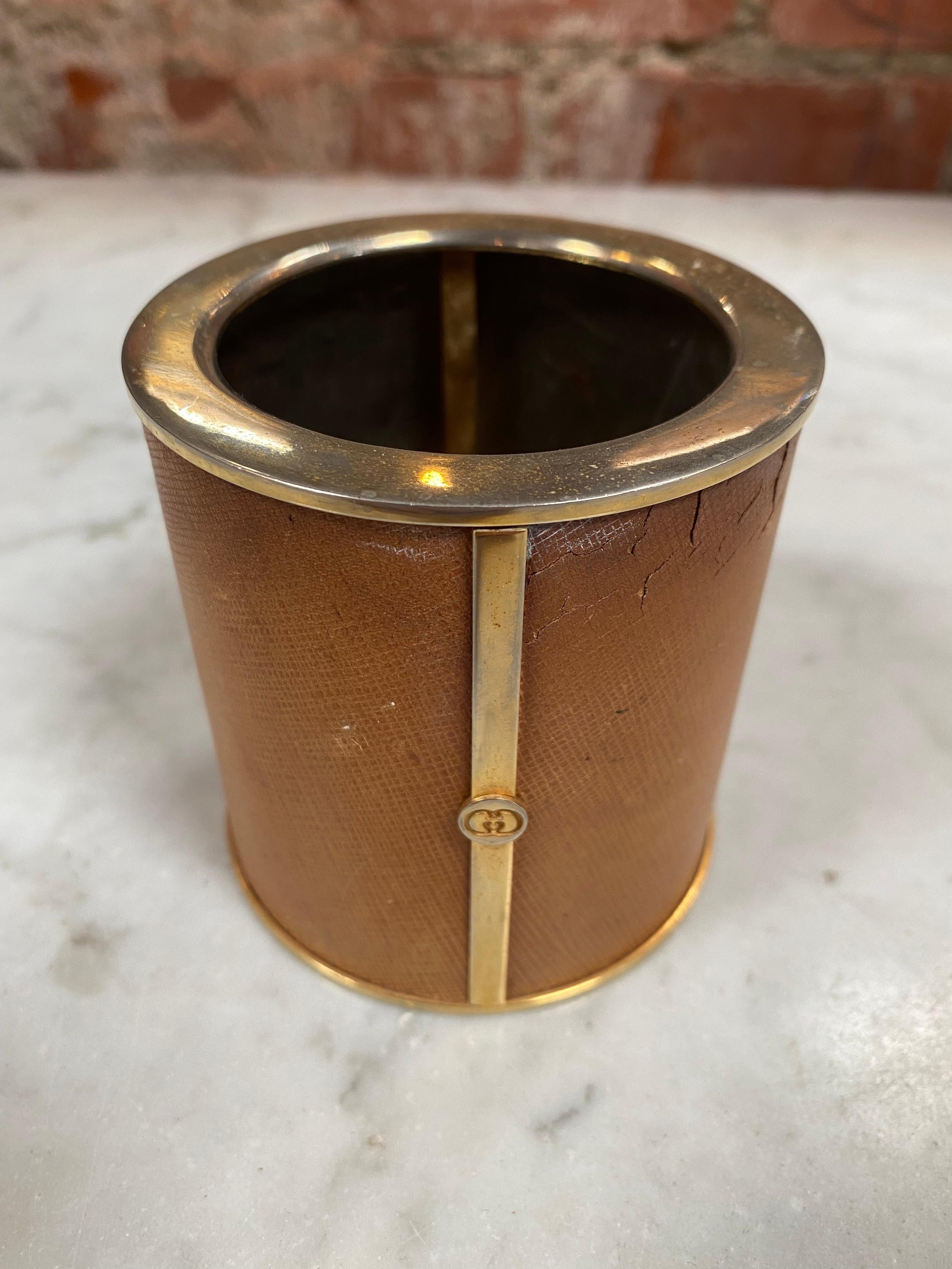 Beautiful and rare Pen holder by Gucci 1970s.
 