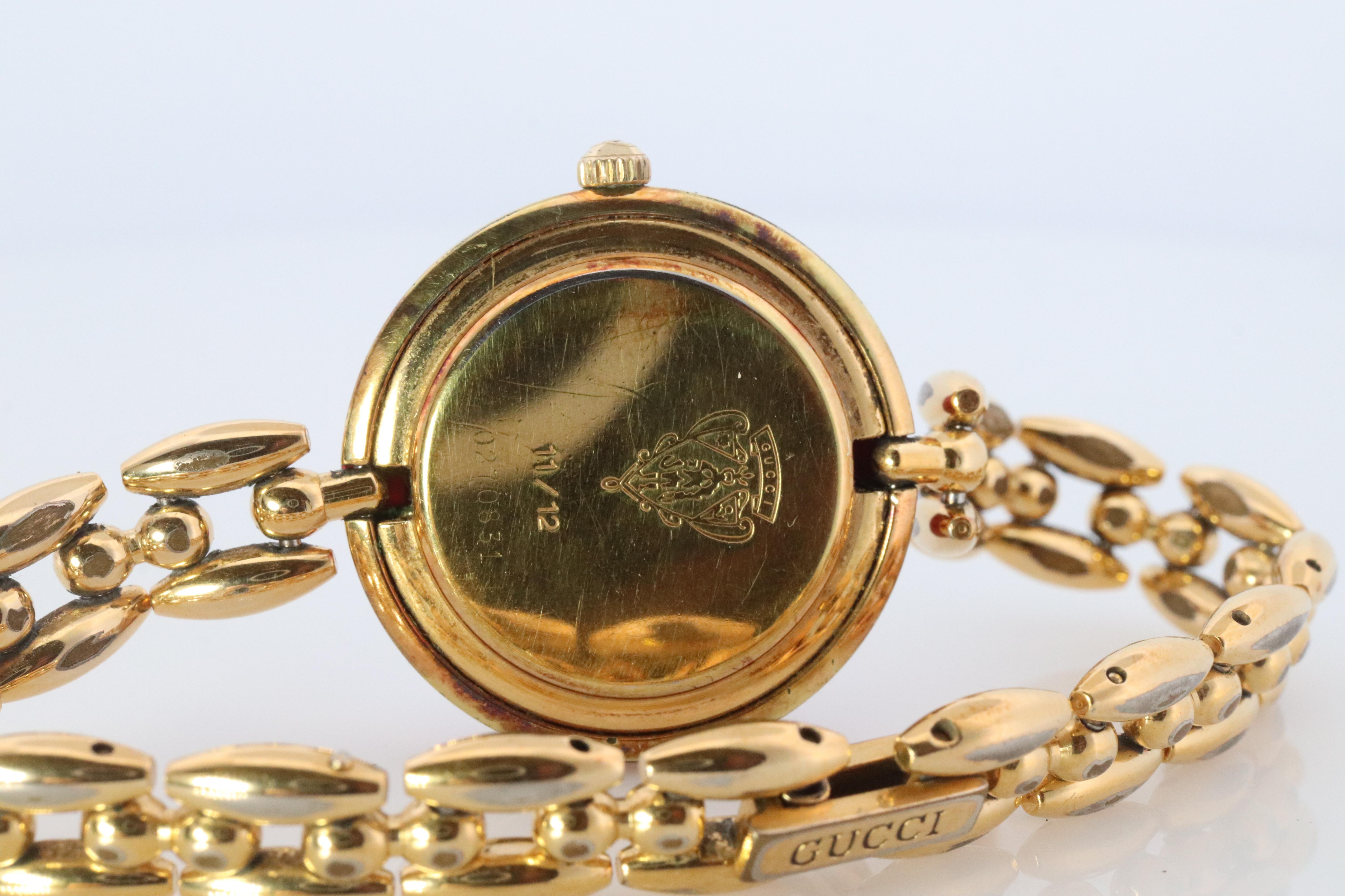 GUCCI Montre vintage à quartz 11/12. Montre-bracelet Gucci BEZEL en or pour femmes en vente 2
