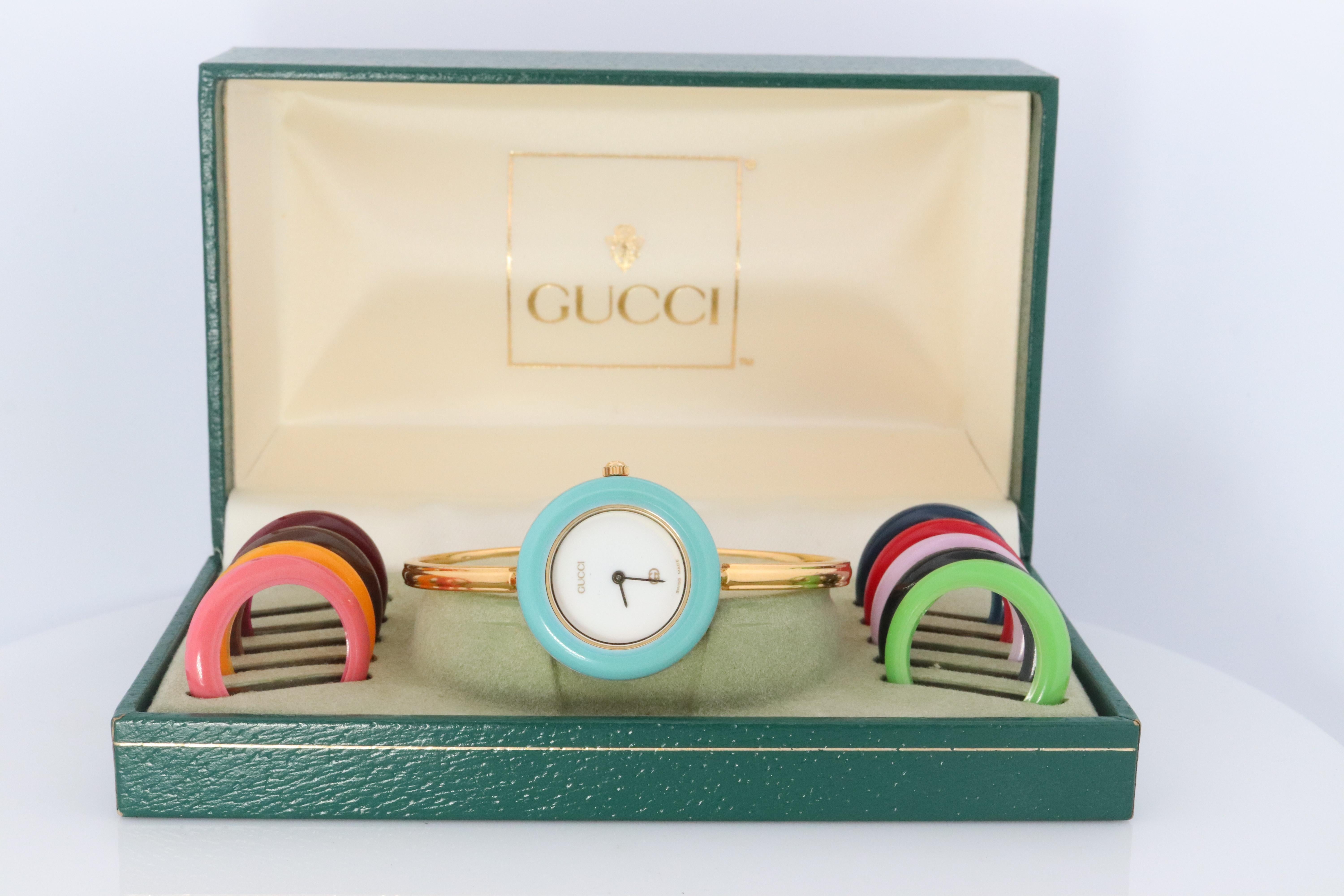 Genuine Gucci Watch.

11/12 Reference number.

Gold Tone with interchangeable bezels.

Original Box 

Condition: New battery. Comes with original box. Please review photos for colors.


Details:
26mm round Case