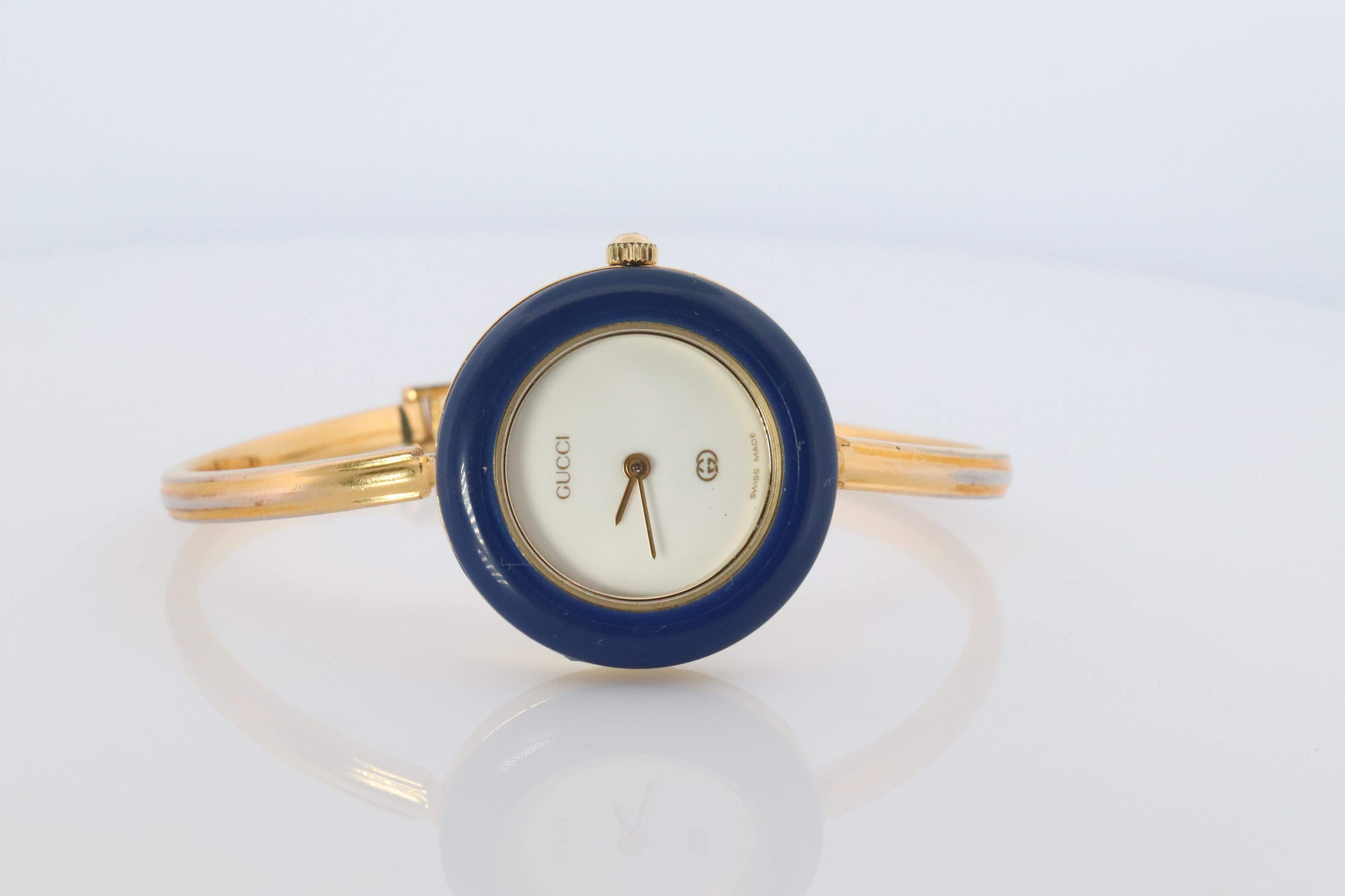 Modern Vintage GUCCI Quartz 11/12  Watch. Gucci Ladies Bangle Interchange Bezel watch For Sale