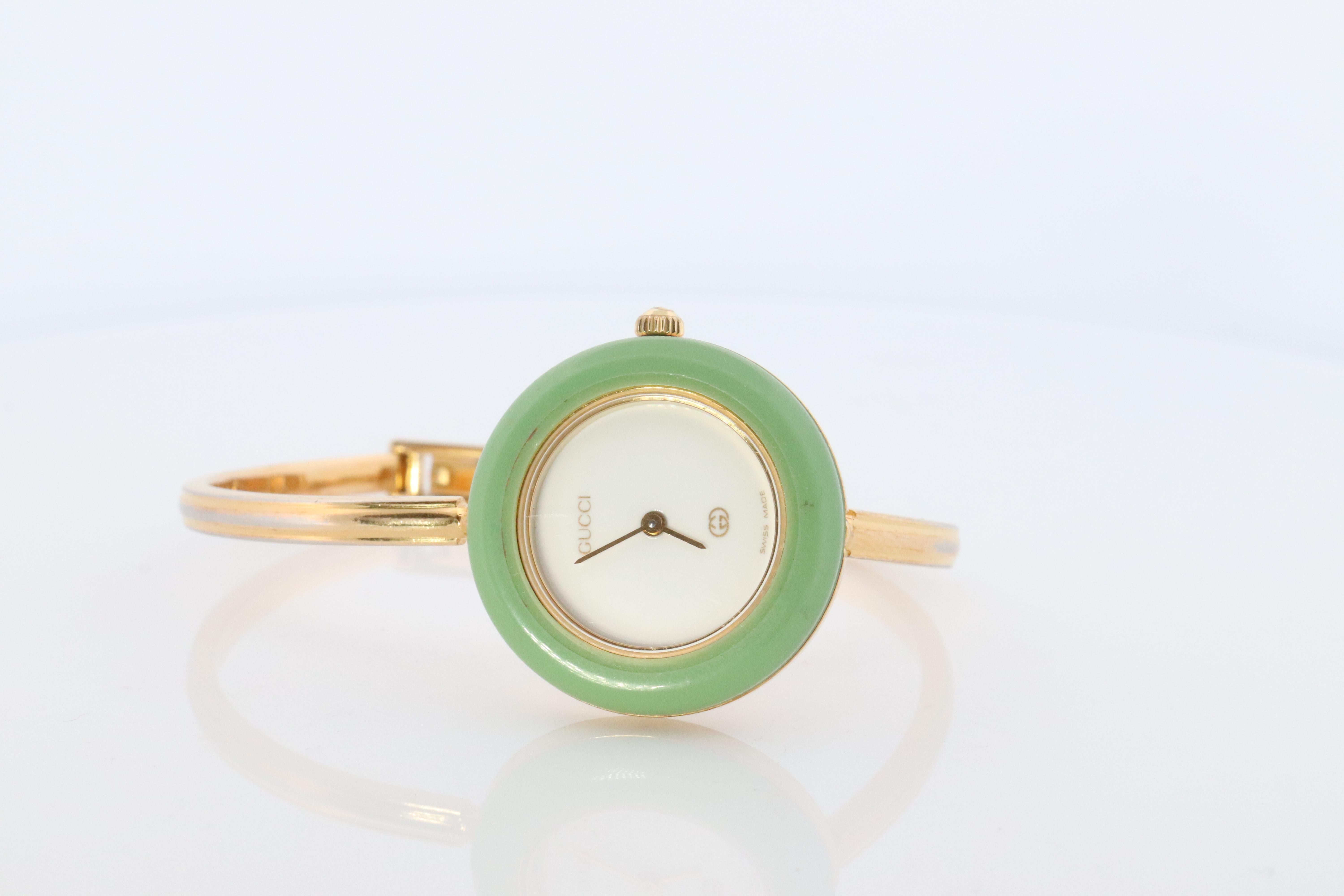 Modern Vintage GUCCI Quartz 11/12  Watch. Gucci Ladies Bangle Interchange Bezel watch For Sale