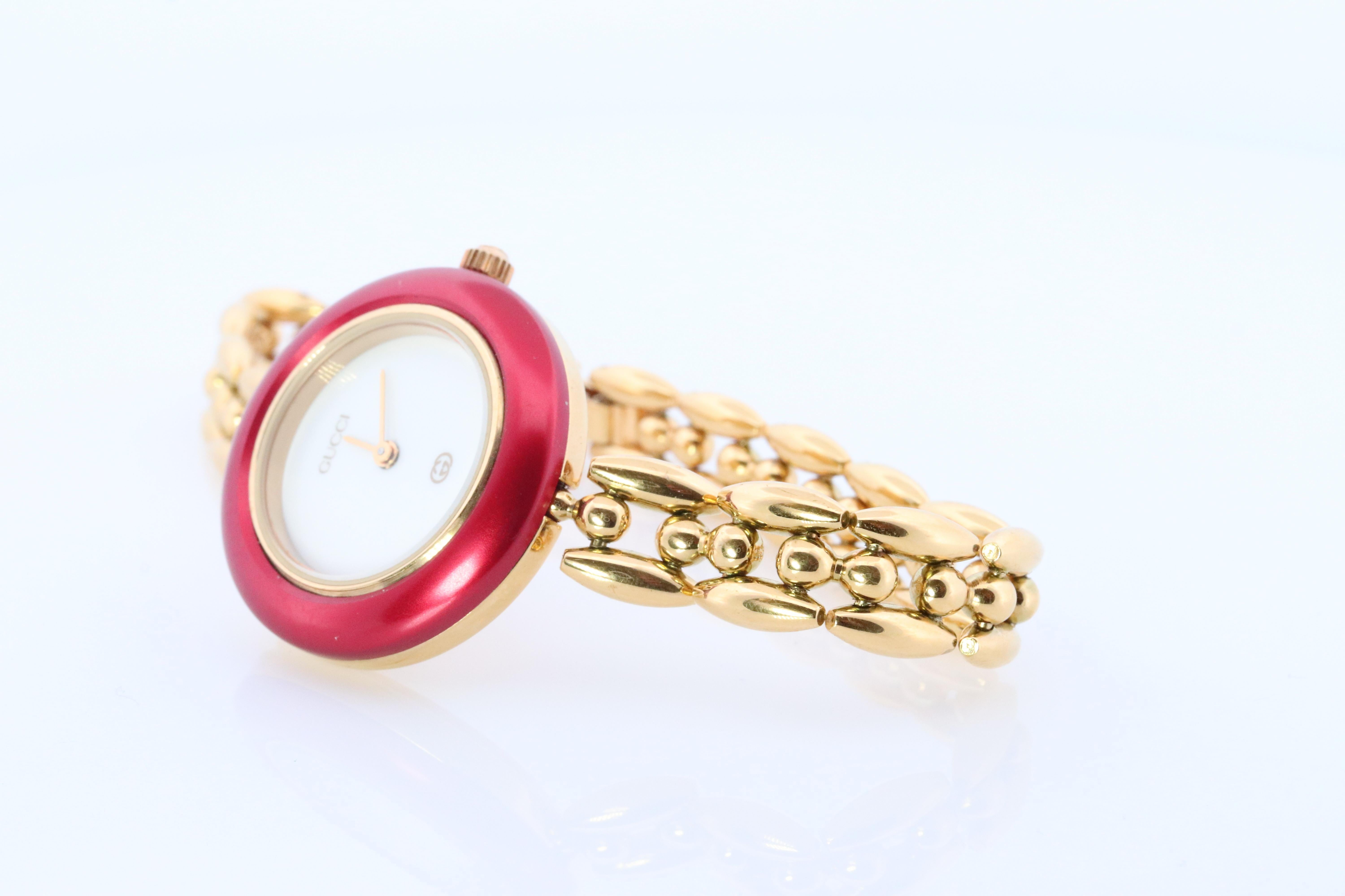 Vintage GUCCI Quartz 11/12 Watch. Gucci Multiple BEZEL Ladies Gold wristwatch In Good Condition In Port Charlotte, FL