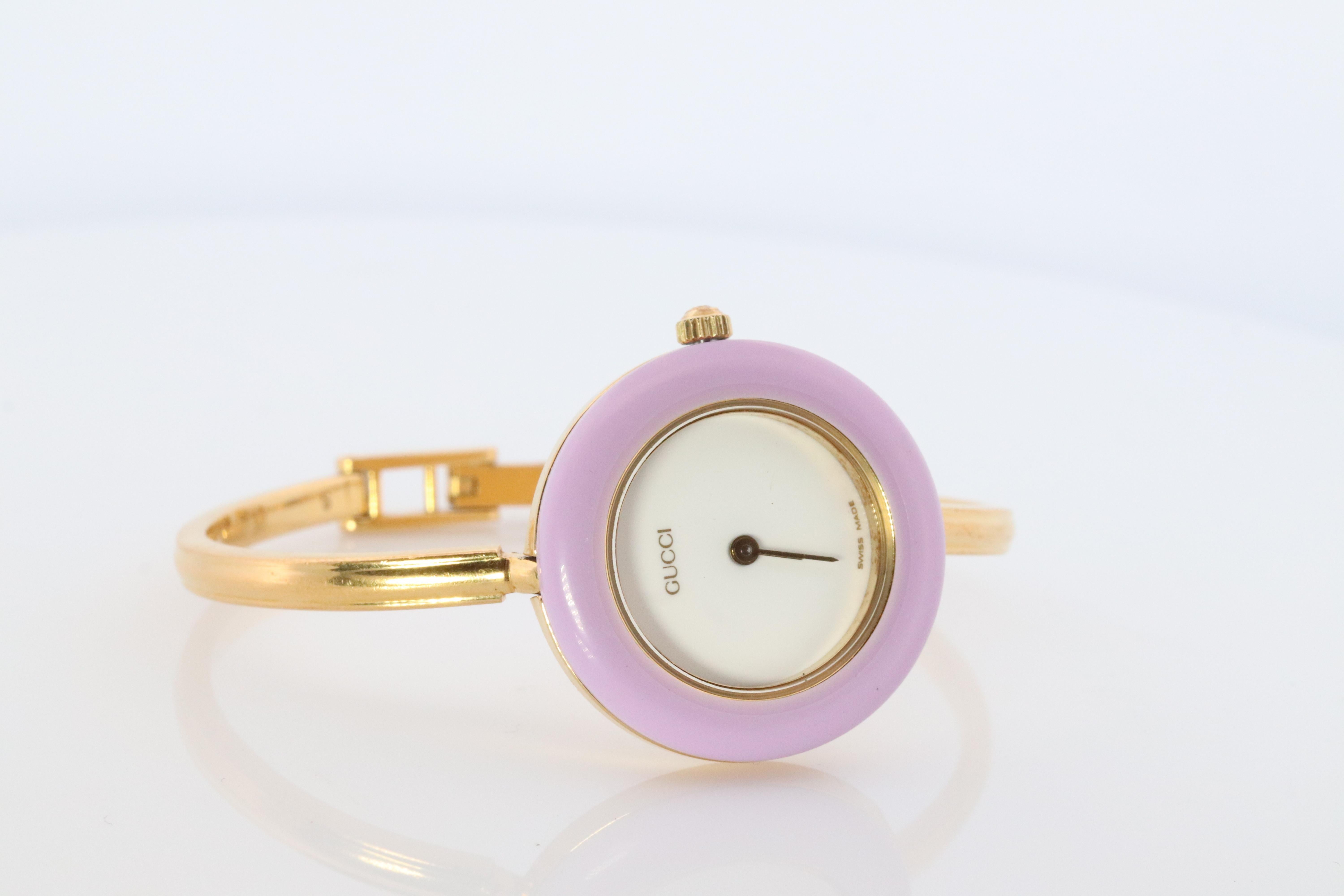 Genuine Gucci Watch.

11/12.2 Reference number.

Gold Tone with interchangeable bezels.

Box Included

Condition: New battery. Comes with original box and original bezels. Please review photos for colors.


Details:
26mm round Case
5.5in to 6in Wrist