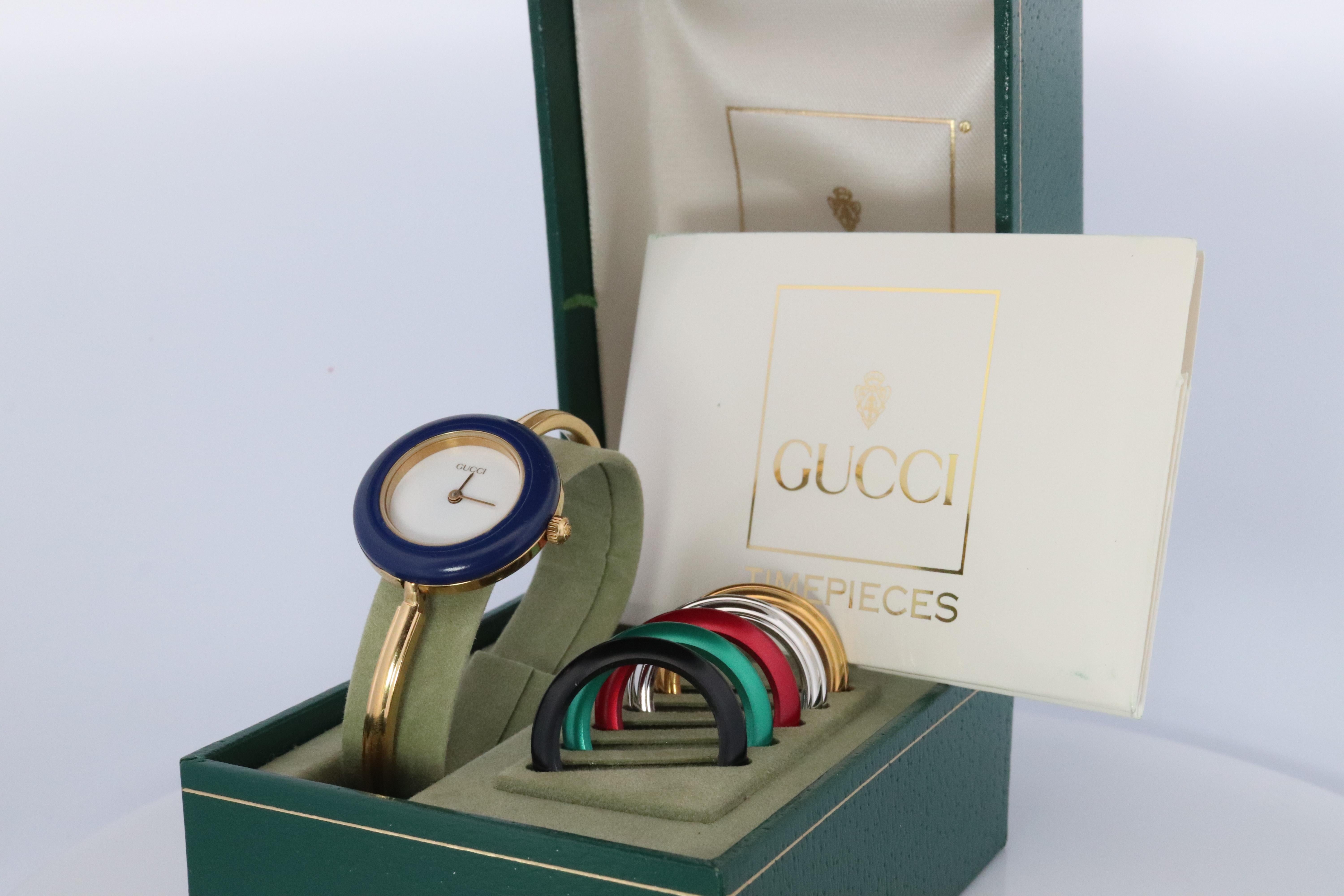Reloj Gucci auténtico.

Con todos los servicios. Nuevo movimiento instalado.

11/12.2 Número de referencia.

Tono dorado con biseles intercambiables.

Caja incluida

Estado: Batería nueva. Viene con caja original, documentación y biseles originales.
