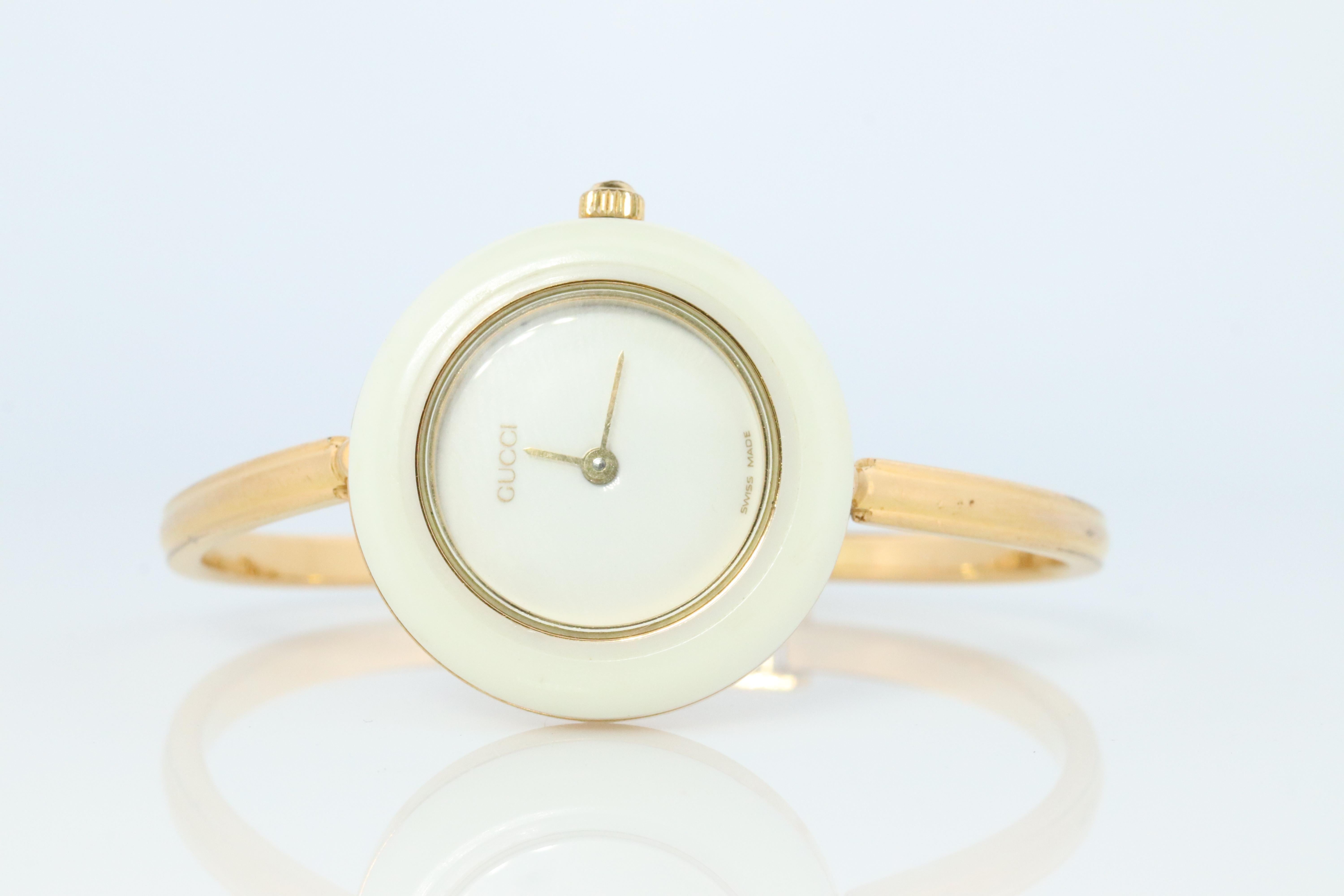 Vintage GUCCI Quartz 11/12.2  Watch. Gucci Ladies Bangle Interchange Bezel watch In Good Condition In Port Charlotte, FL