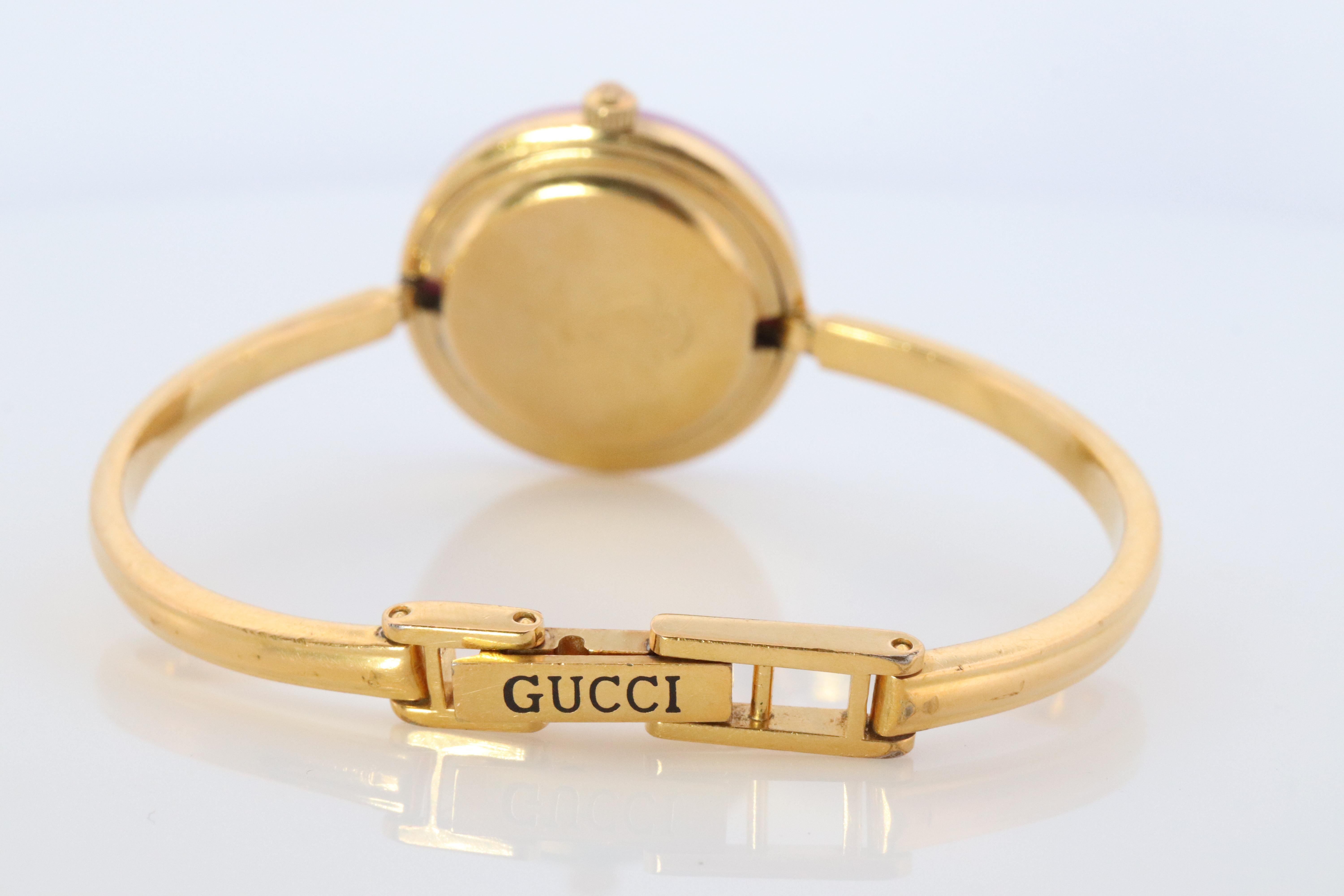 Vintage GUCCI Quartz 11/12.2  Watch. Gucci Ladies Bangle Interchange Bezel watch In Good Condition In Port Charlotte, FL