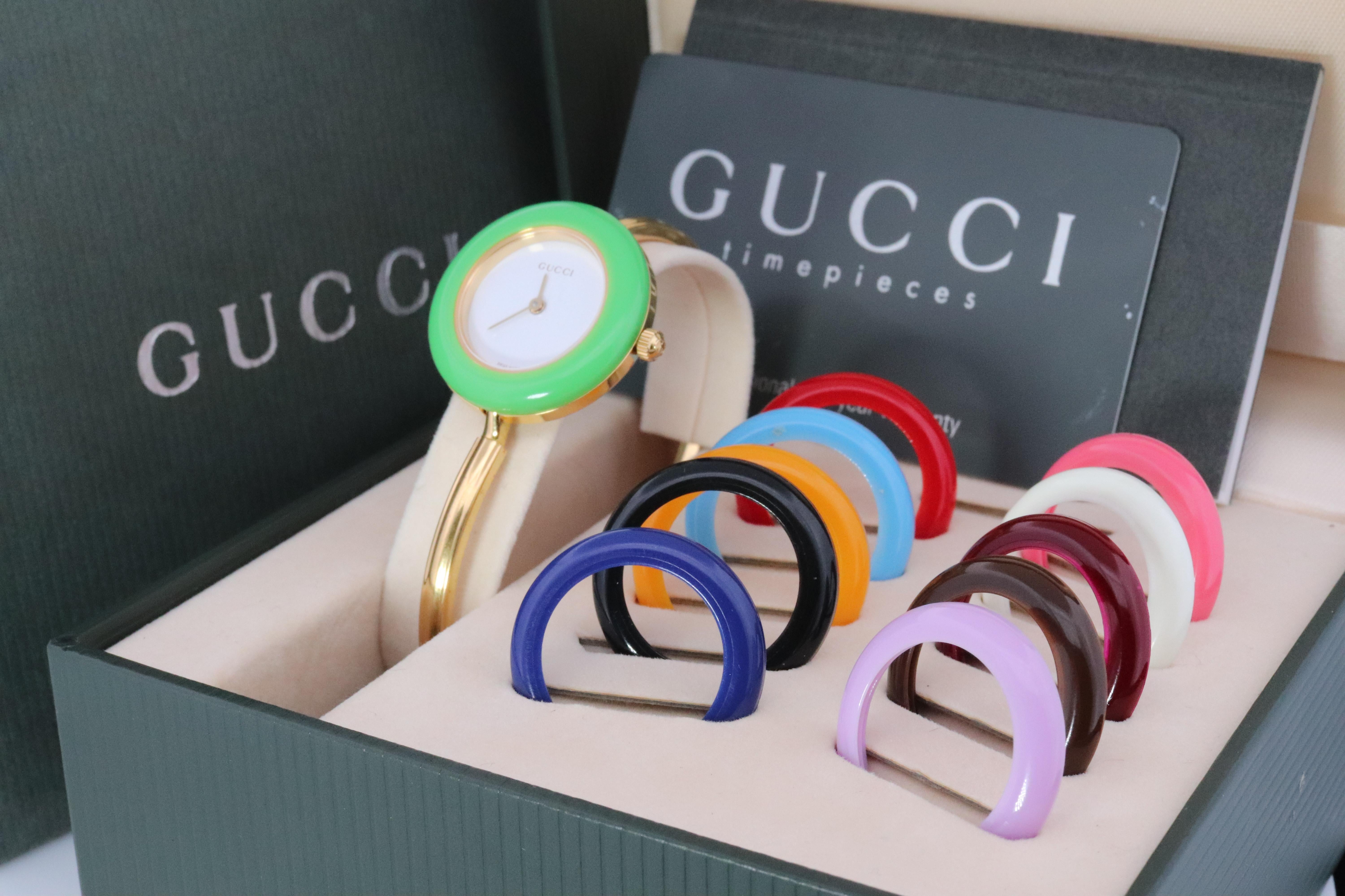 Vintage GUCCI Quartz 11/12.2  Watch. Gucci Ladies Bangle Interchange Bezel watch 2