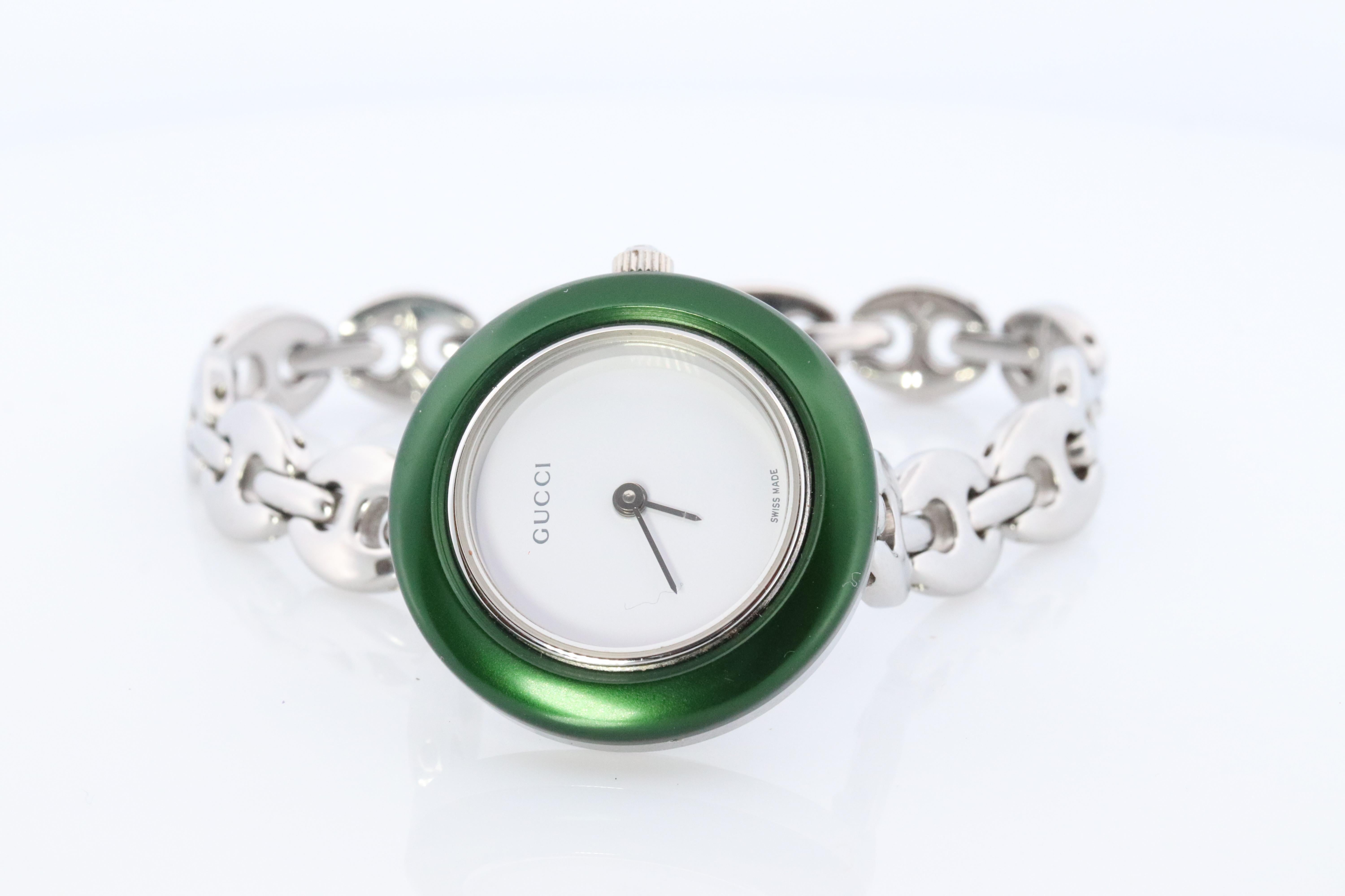 Vintage GUCCI Quarz 11/12.2L Uhr. Gucci Damen Silber Lünette Farben Armbanduhr (Moderne)