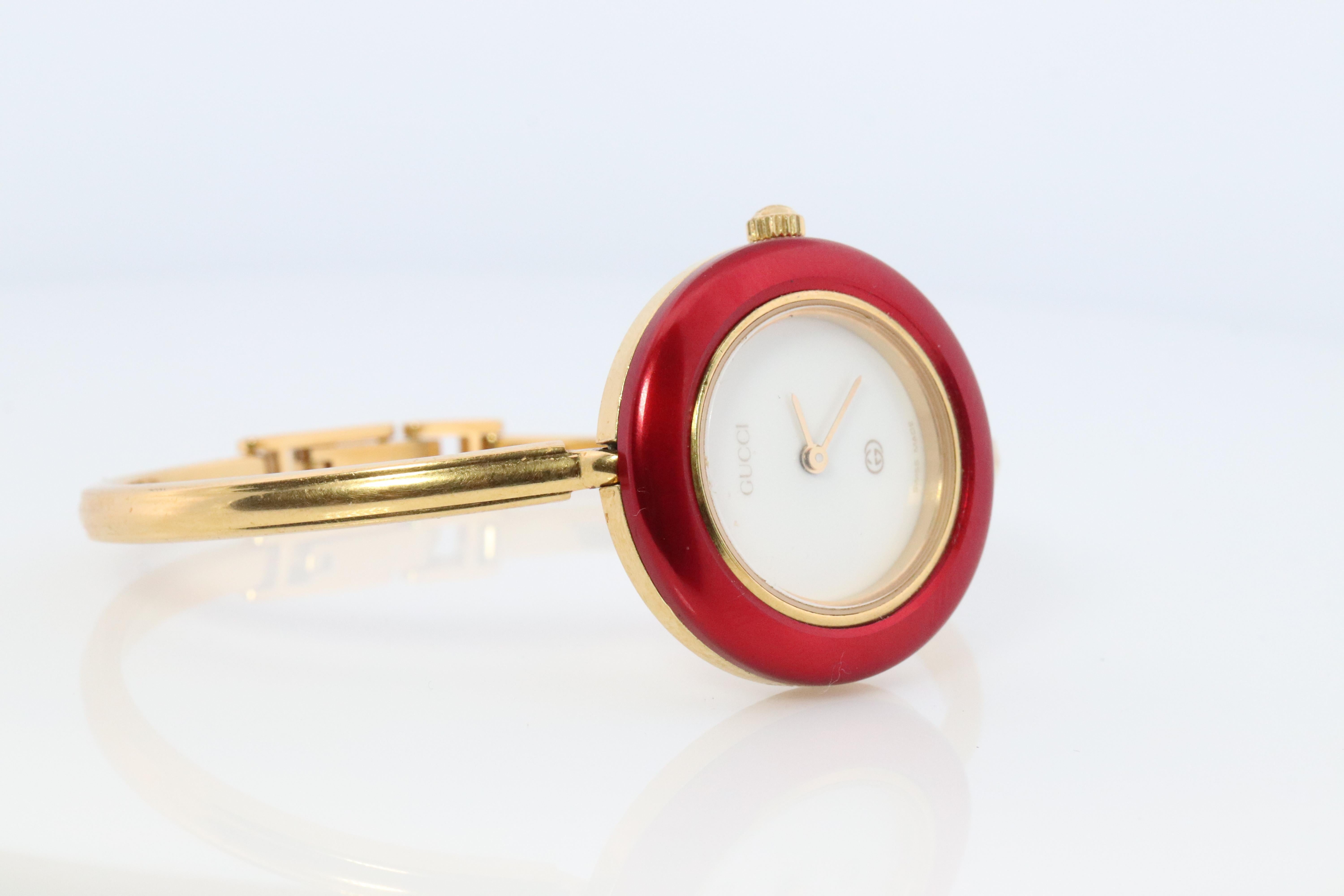 Vintage GUCCI Quarz 1100L Uhr Farbe Bezels Gucci Damen Armreif Armbanduhr, Vintage im Zustand „Gut“ in Port Charlotte, FL