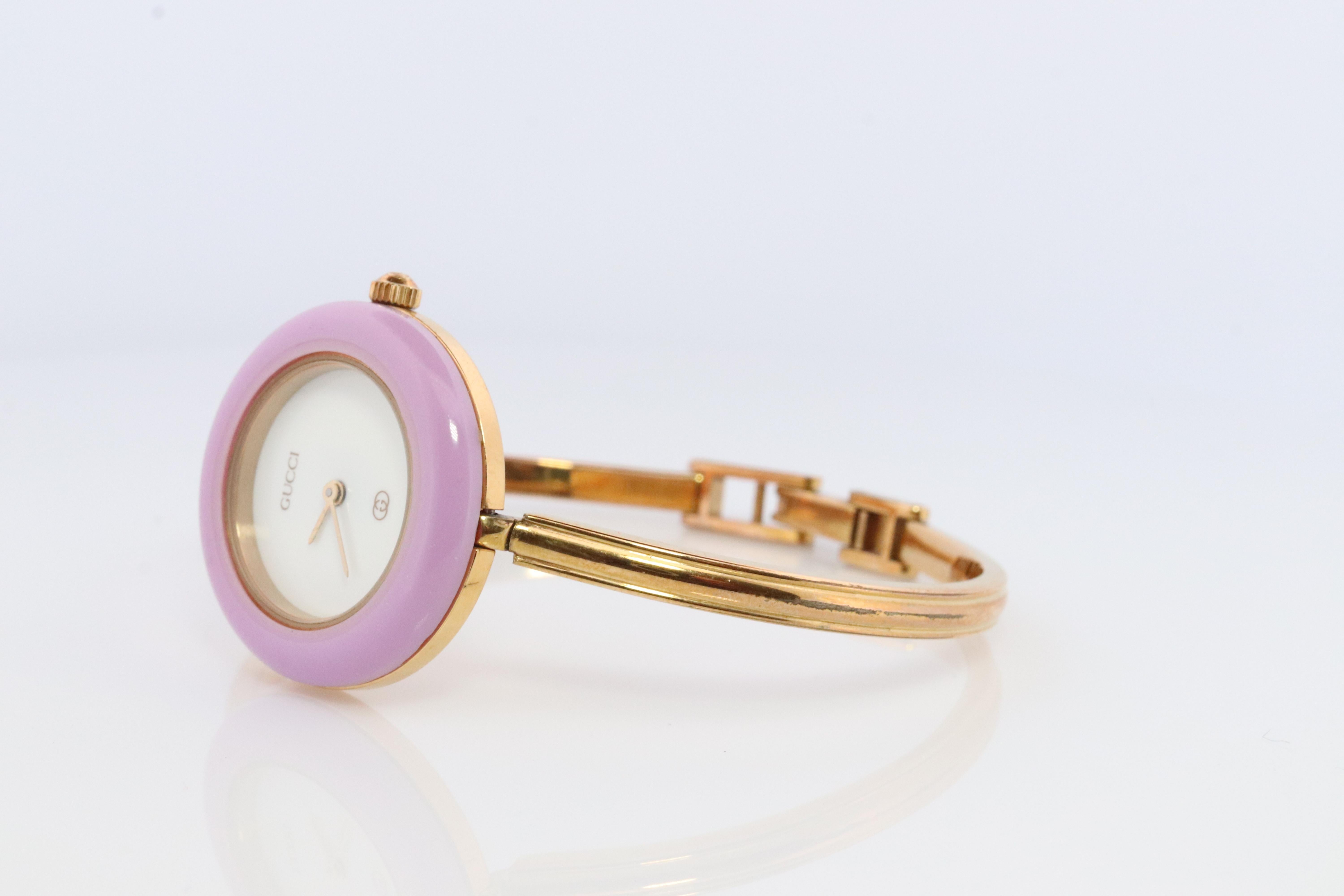 Modern Vintage GUCCI Quartz 1100L Watch Timepiece. Gucci Ladies Bangle watch with BOX