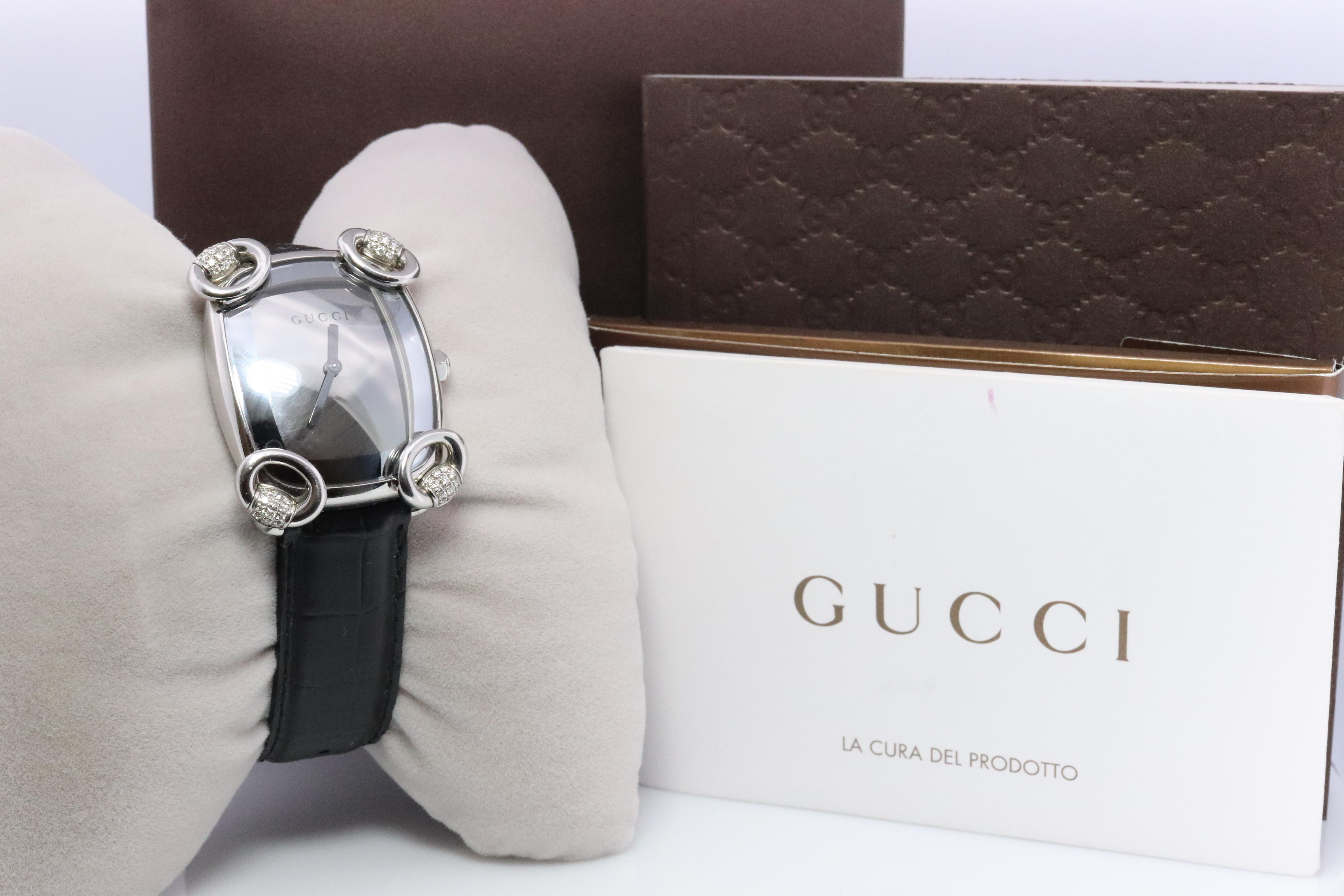 Genuine Gucci Watch.

117.5 Reference number. Horsebit Diamond Design


Condition: New battery. Excellent to mint Condition. Comes with original Box and papers. 


Details:
37mm by 30mm rectangle case
Diamond pave design on the corners