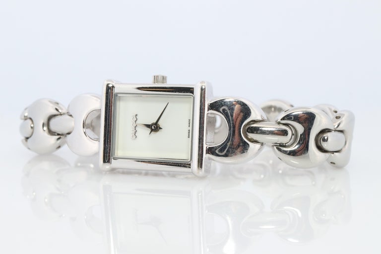 Vintage GUCCI Quartz 1800L Watch. Gucci Ladies Silver Tone  display picture 3