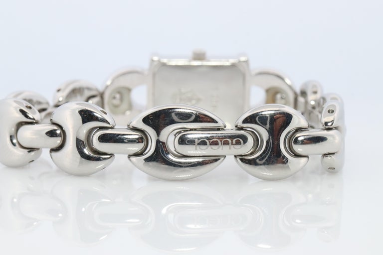 Vintage GUCCI Quartz 1800L Watch. Gucci Ladies Silver Tone  display picture 3