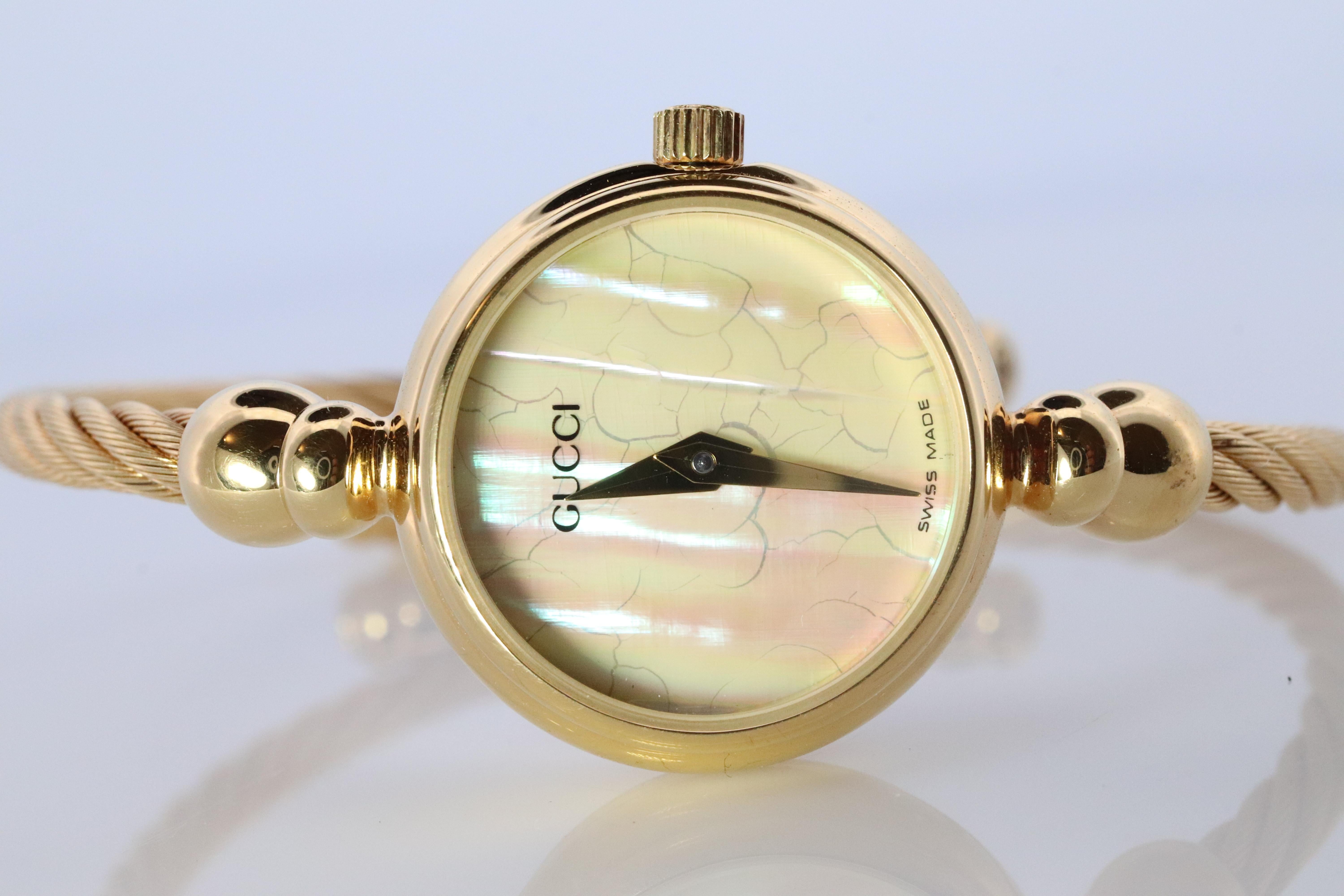 Vintage GUCCI Quartz 2700.2.L  Watch. Gucci Ladies Bangle Gold Tone Dial. In Good Condition For Sale In Port Charlotte, FL