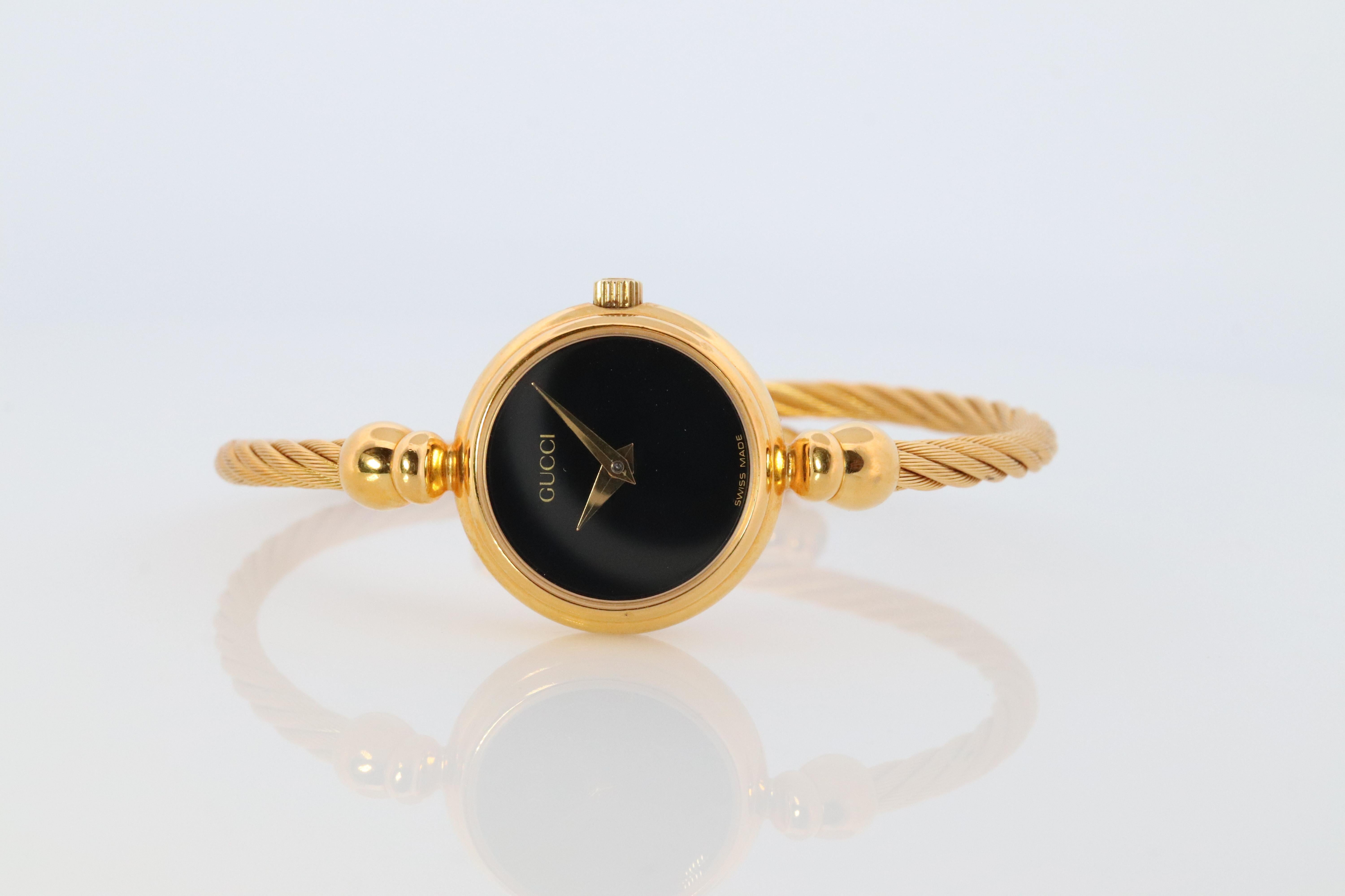 Vintage GUCCI Quarz 2700.2.L, Vintage  Beobachten. Gucci Damen Armreif Goldton Armbanduhr (Moderne)