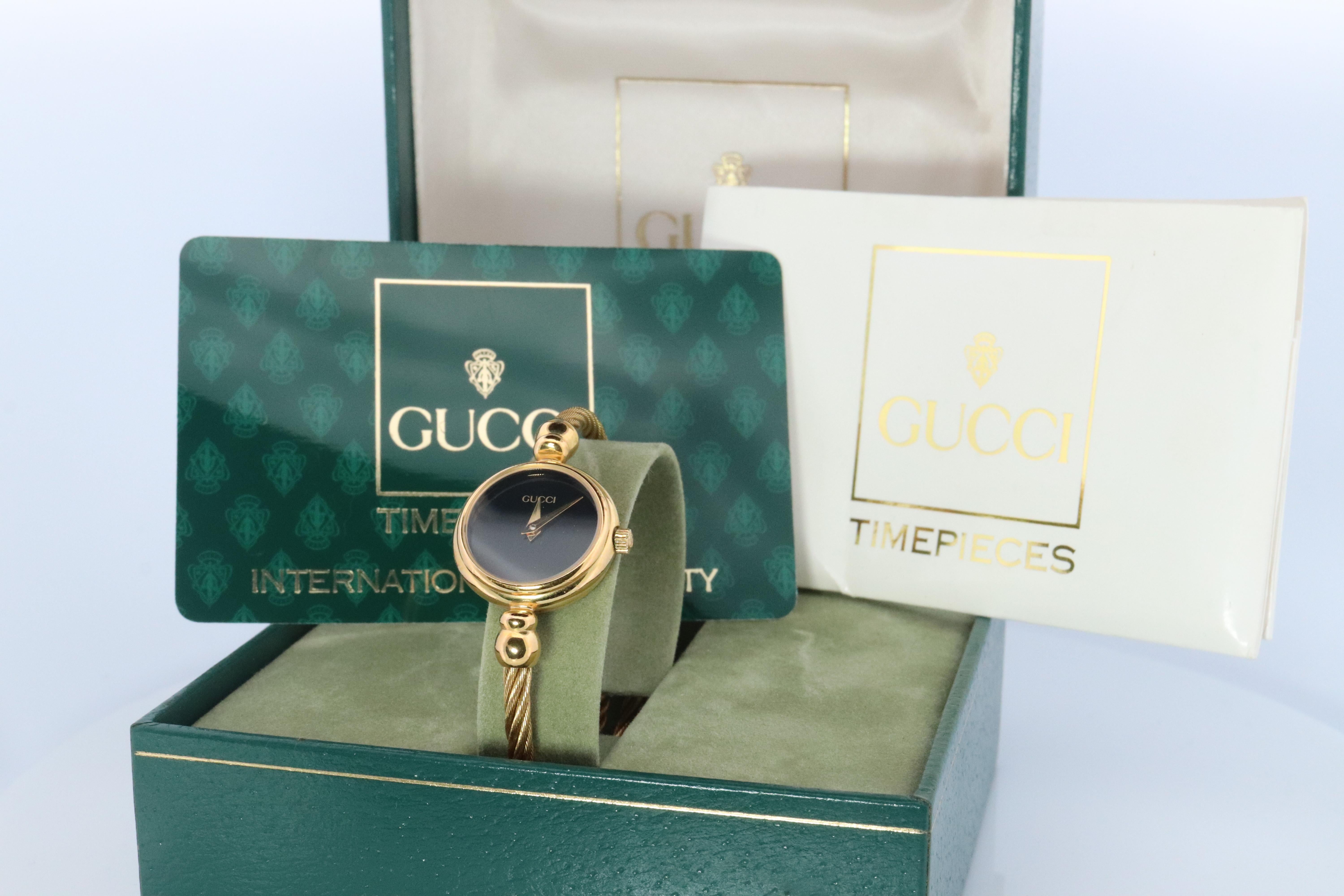 GUCCI Quartz 2700,2.L  Regarder. Gucci Ladies Bangle Gold Tone Wristwatch 1